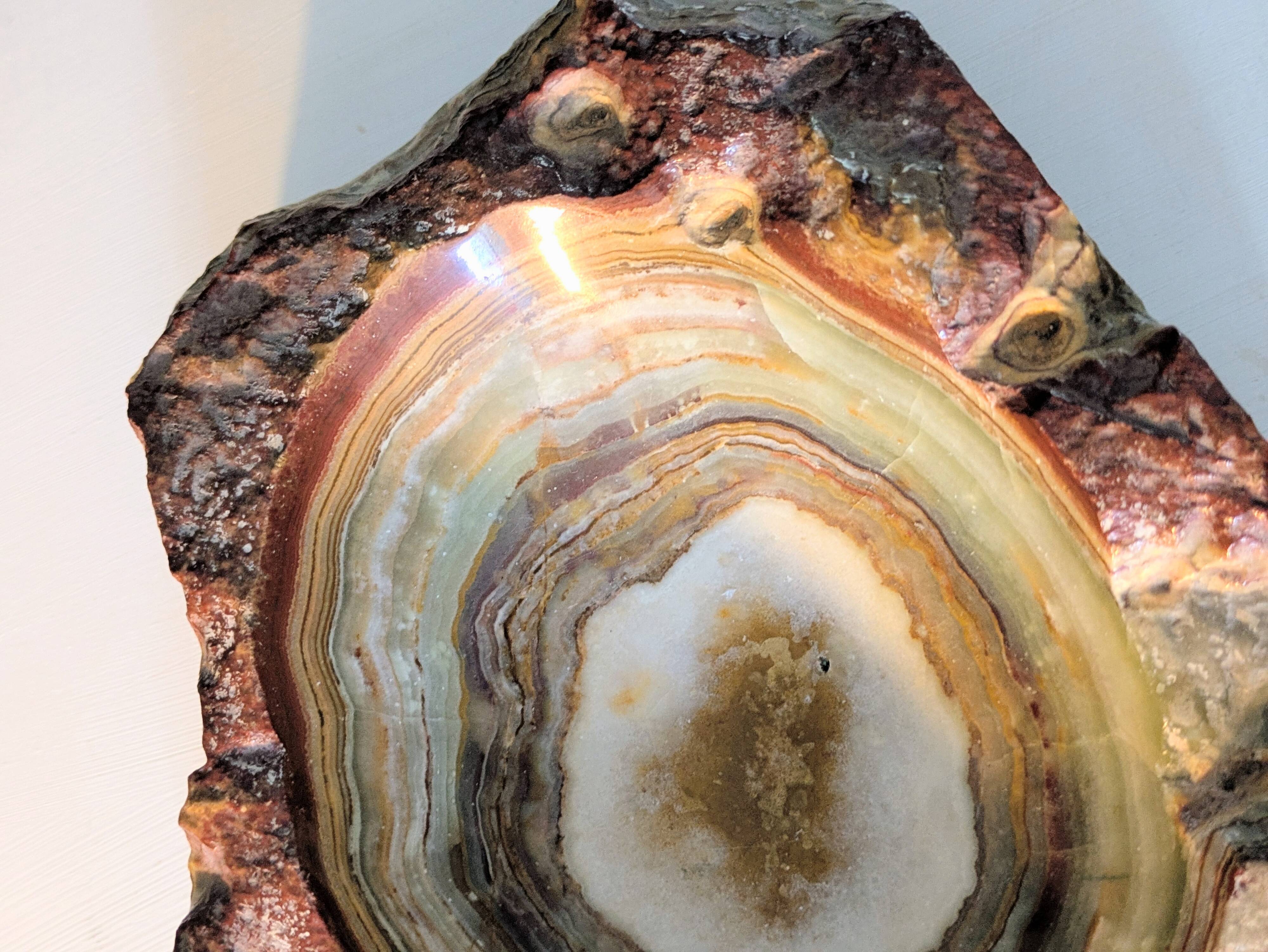 Vintage brutalist ashtray / catch-all in veined onyx and quartz – 1970s