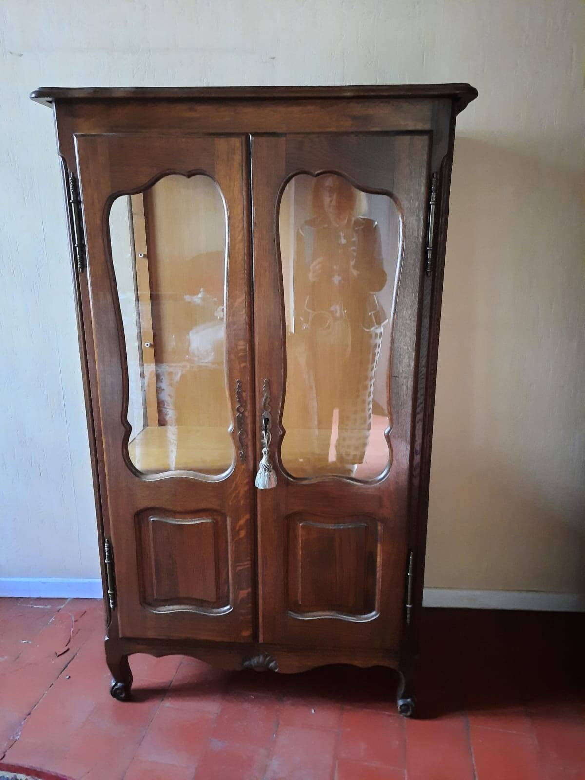 Vintage showcase