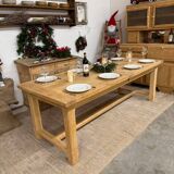 Extendable farmhouse table in solid oak