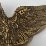 Eagle figurine sculpture with outstretched wings, in solid brass. Size 8 x 15 cm