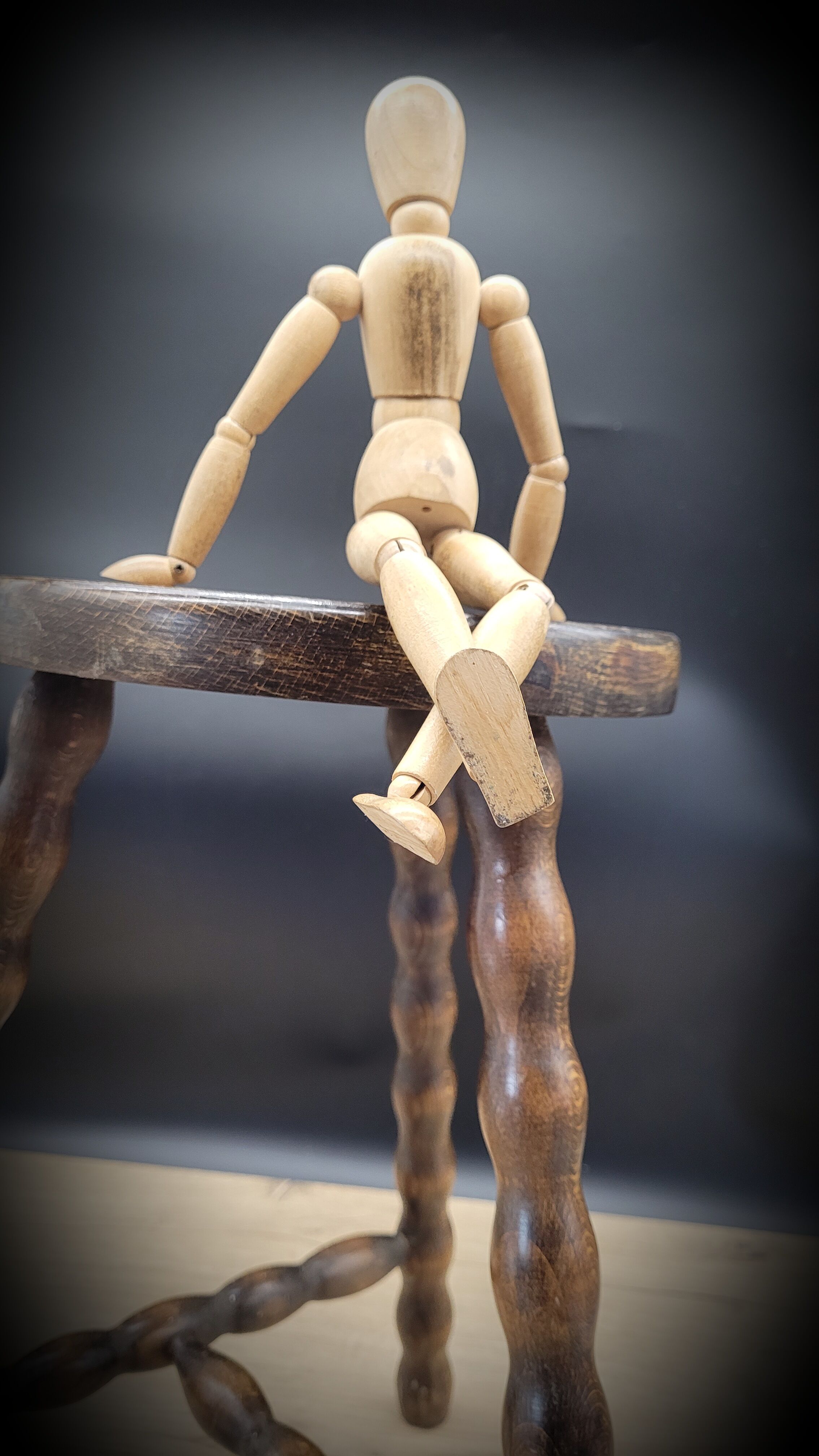 Tripod stool feet ball