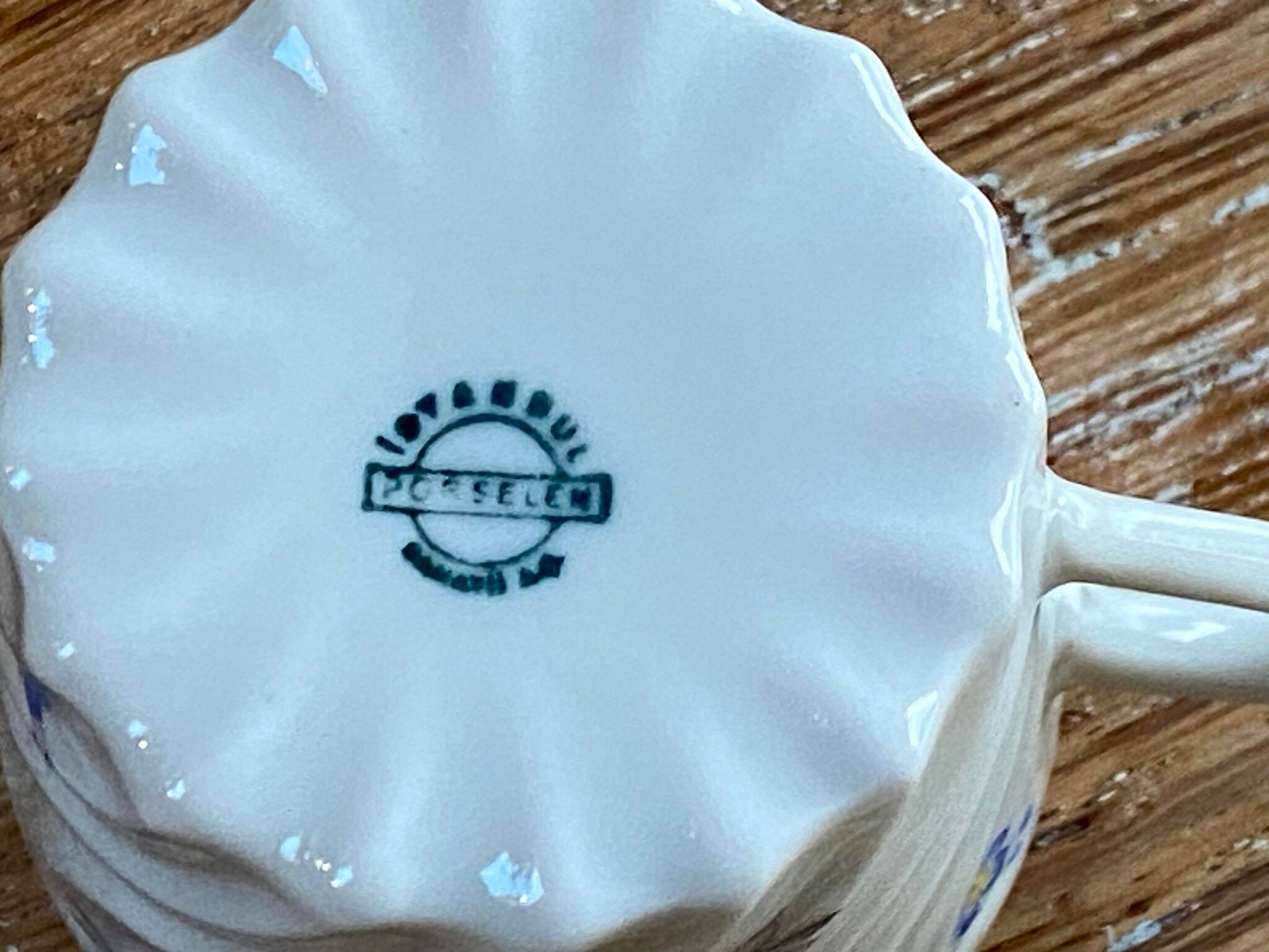 Set of 2 Istanbul and LImoges porcelain cups decorated with small blue flowers