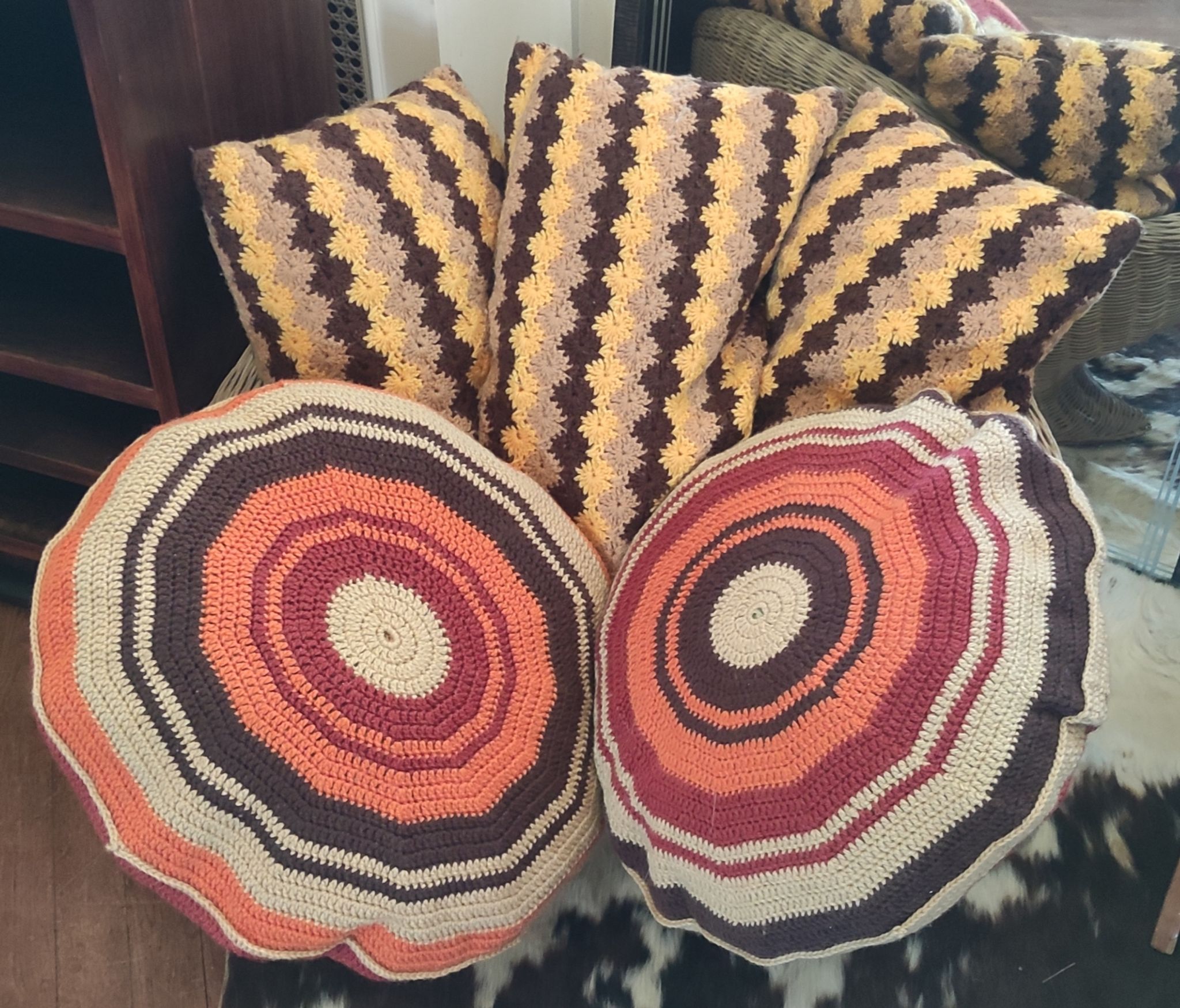 Ensemble de 5 coussins crochet laine années 1970