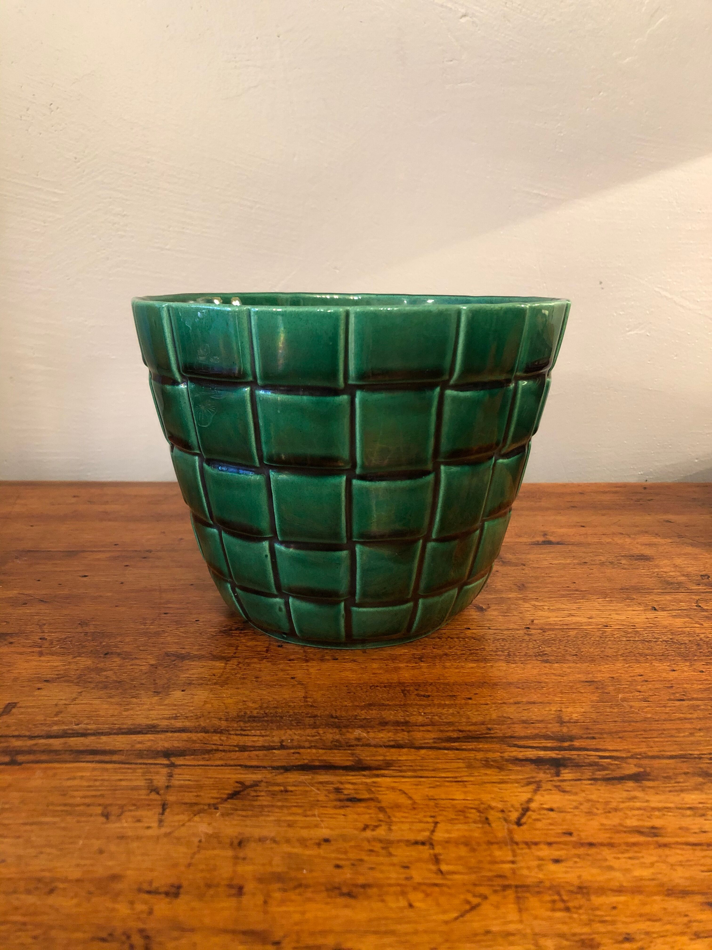 St Clement's ceramic pot cache