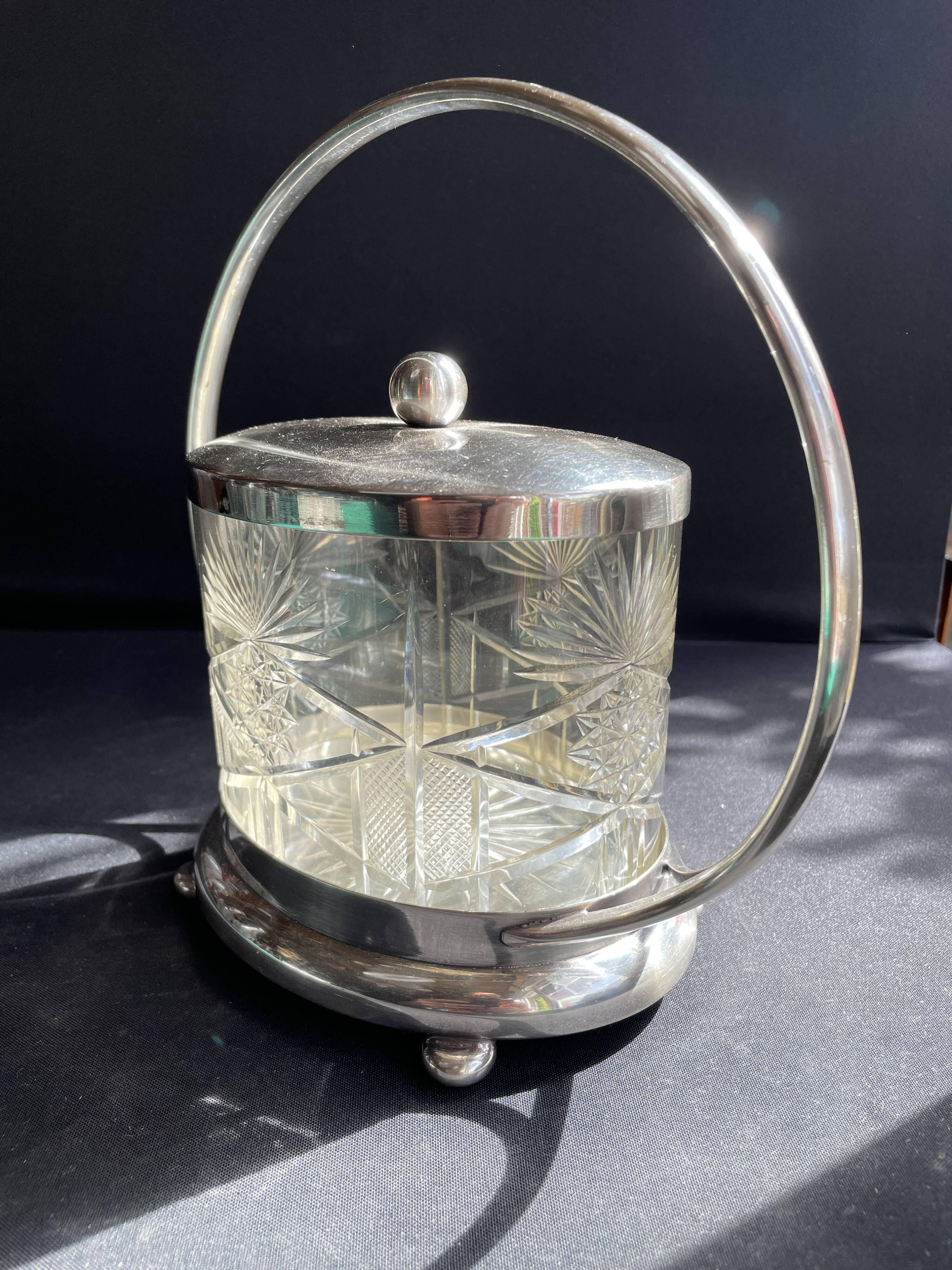 Biscuitier cristal taillé et métal argenté F. W. Quist (1831-1903)