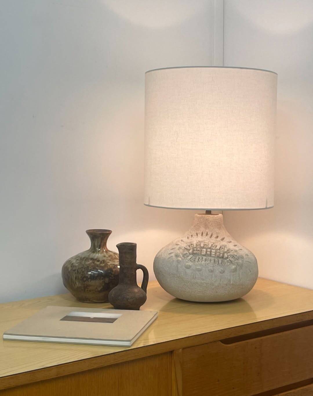 Lampe vintage en pierre sculpté
