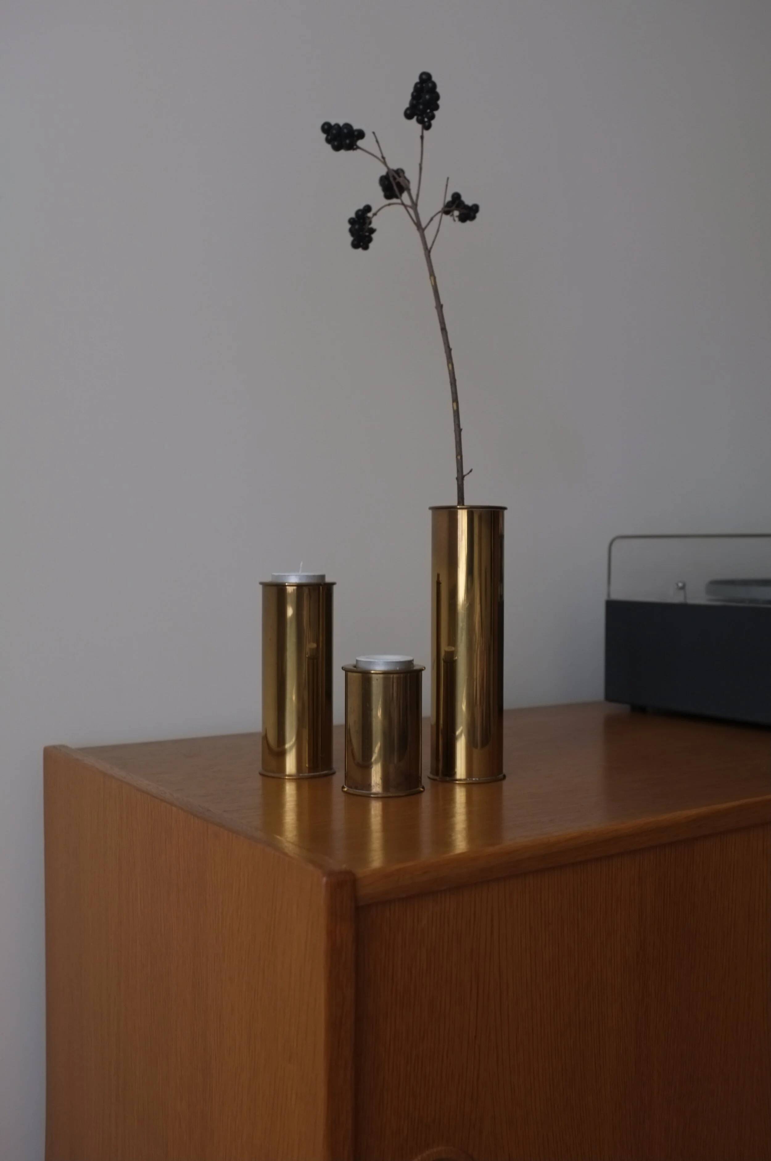Trois chandeliers en laiton de style brutaliste, de Staffan Englesson AB, Suède, années 1970