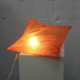 lampe , sculpture lumineuse en forme de coussin. Signée Hajime Goto, Japon, 1983.