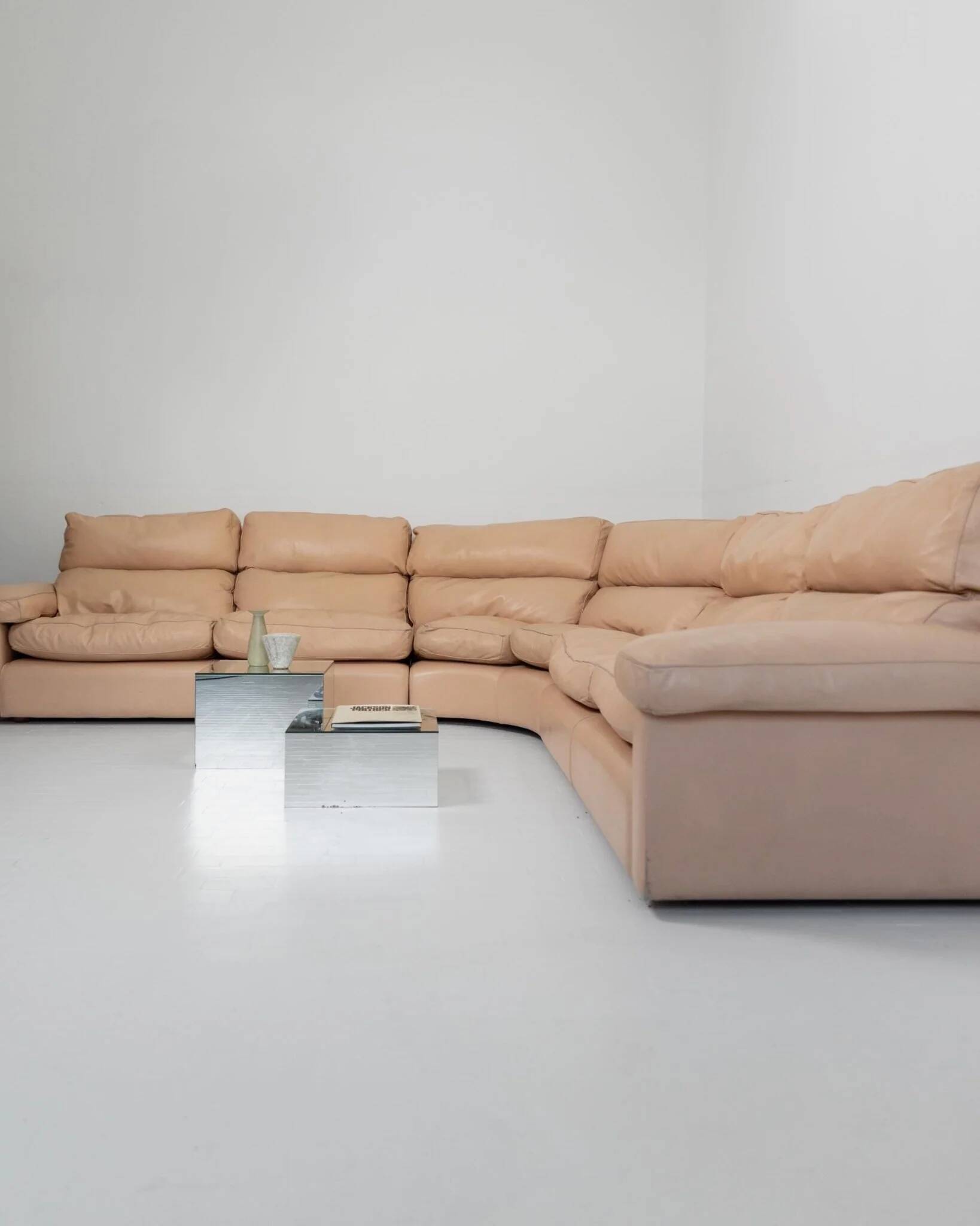 Canapé modulable vintage en cuir des années 1970, couleur blush, par Tito Agnoli pour Poltrona Frau, modèle Petronio, design mid-century, mobilier de luxe