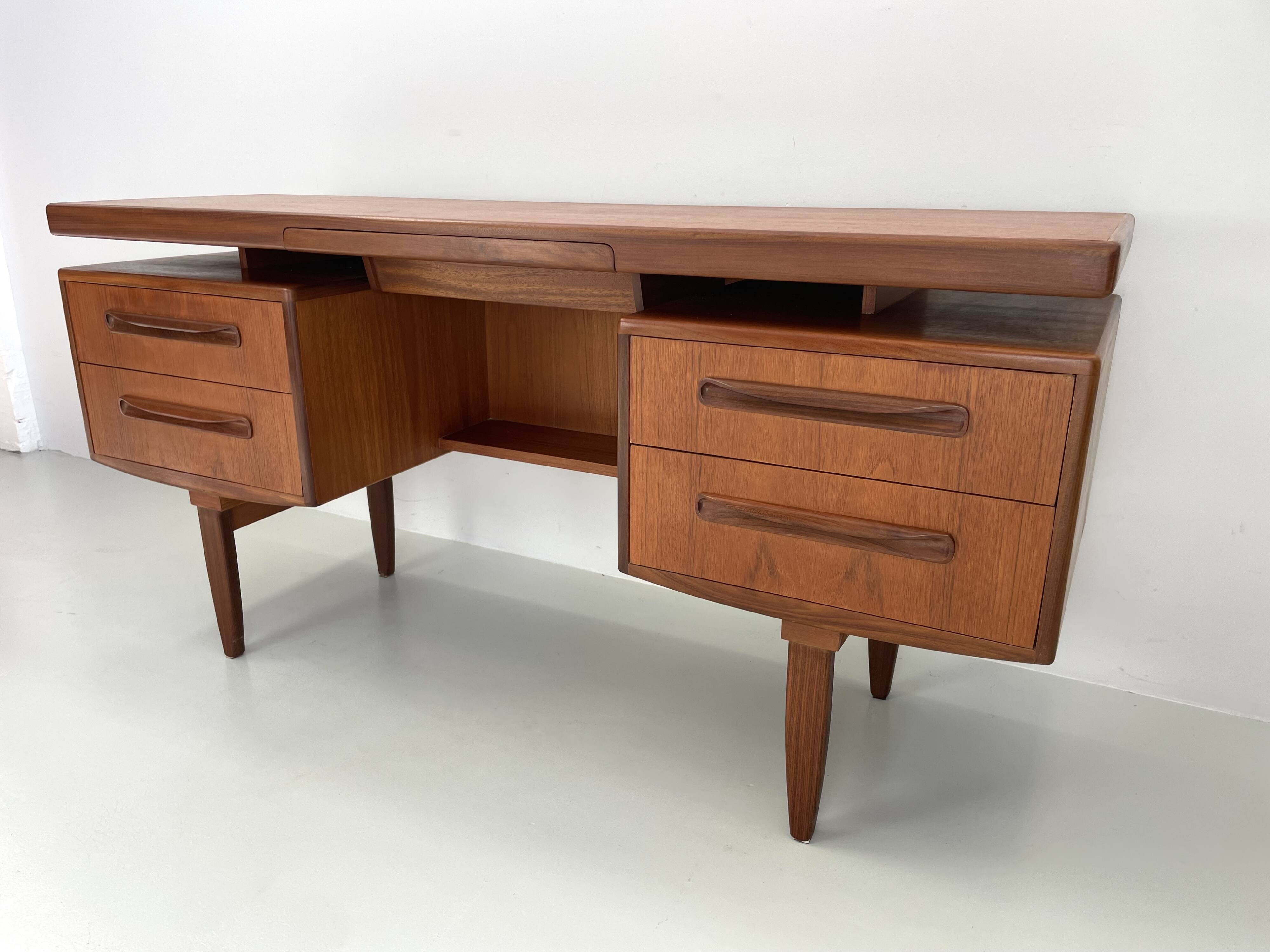 Vintage desk by V.Wilkins for G-Plan, 1960s