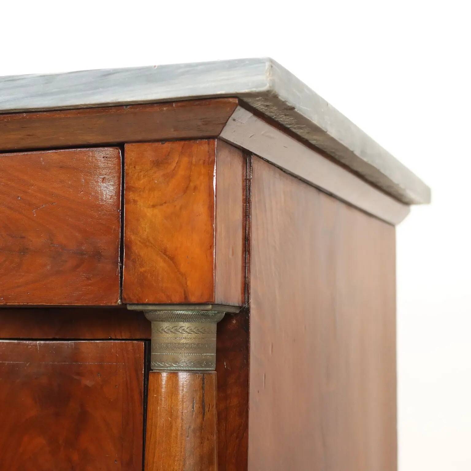 Antique Empire walnut commode with 4 drawers, Italy, 19th century.