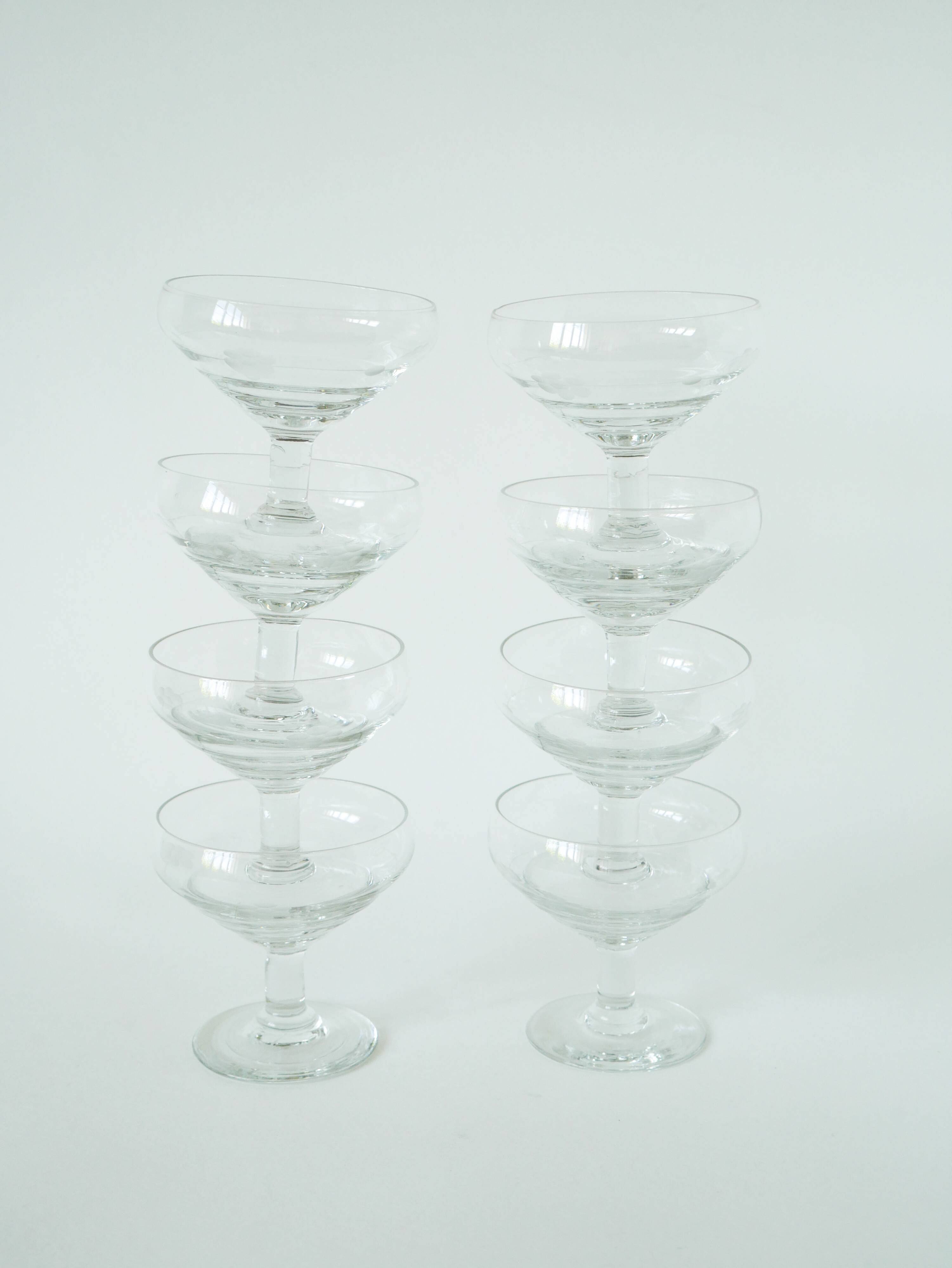 Set of 8 engraved champagne glasses, flower motifs, 1960