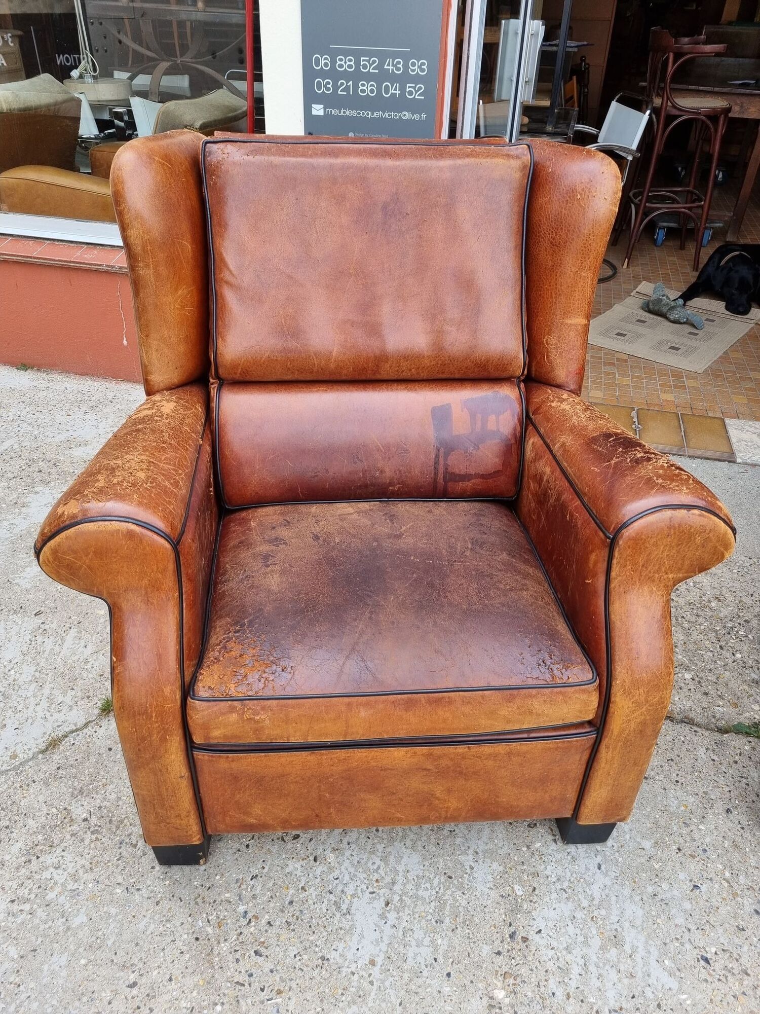 Paire de fauteuils club en cuir des années 1980