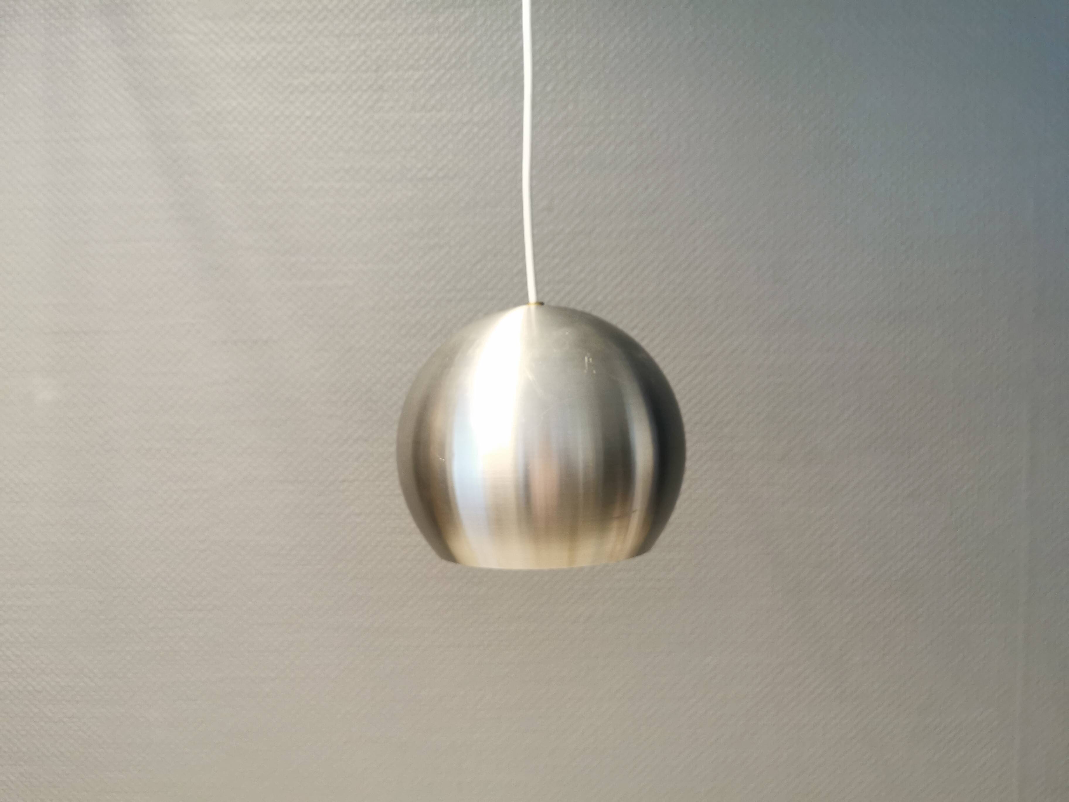Lampe à suspension danoise originale en métal argenté, modèle "Ball" conçue par Benny Frandsen 1980