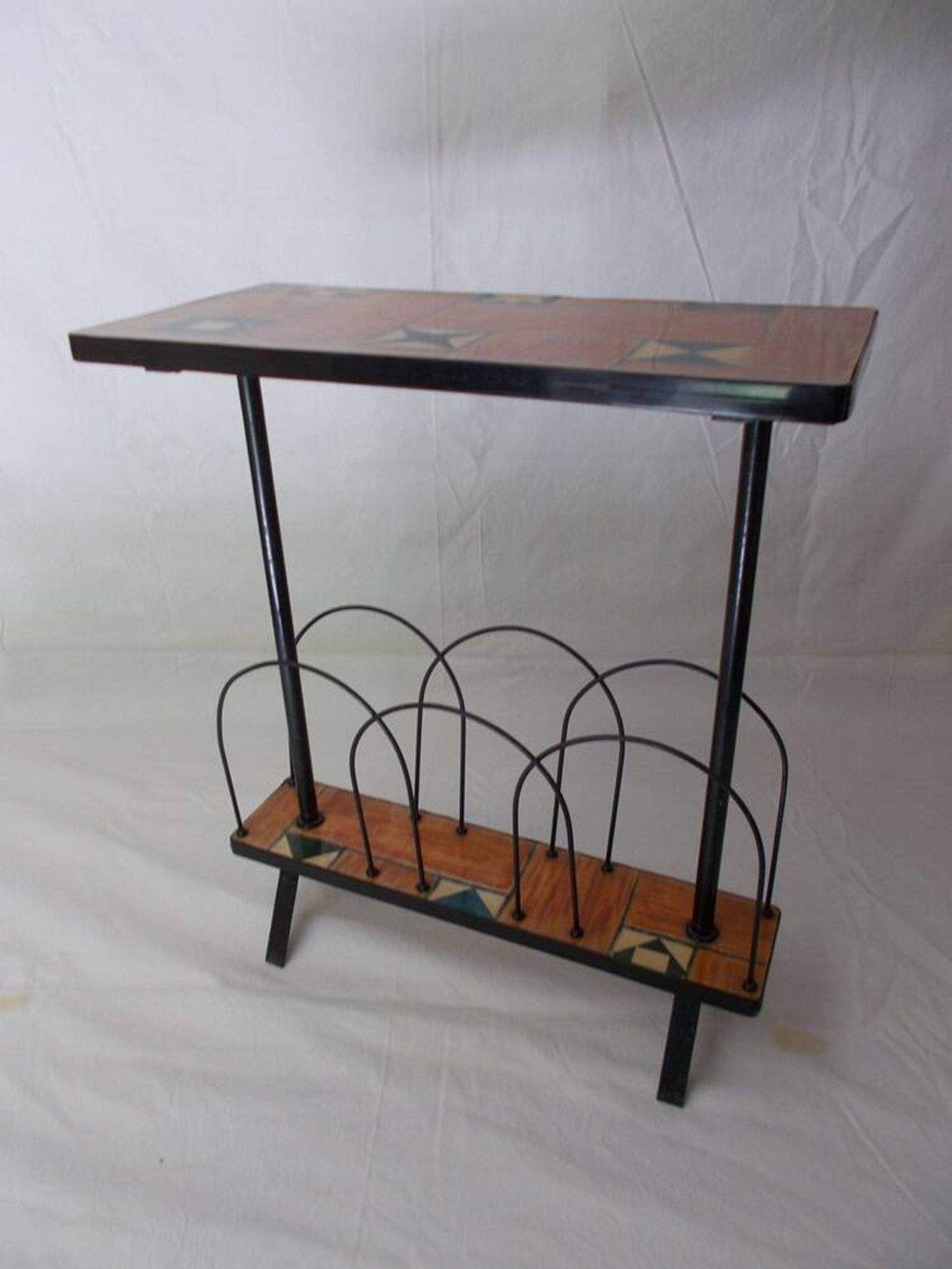 Magazine table