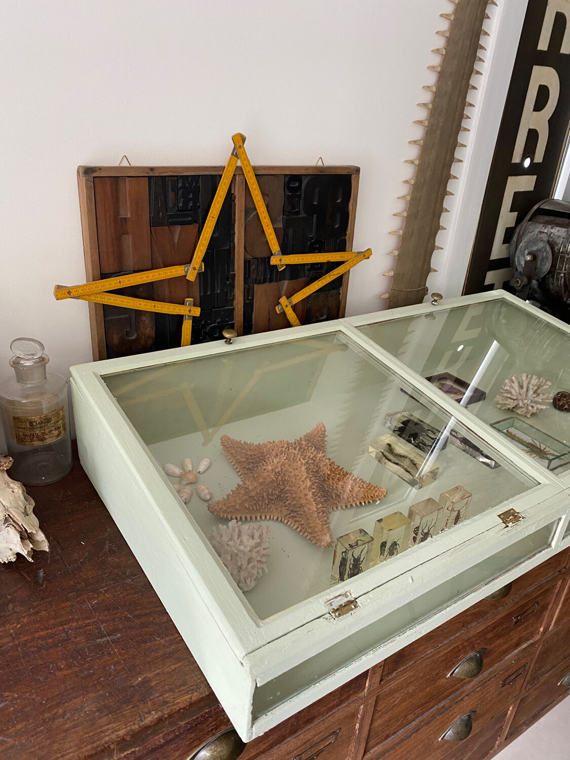 Display case with double glass