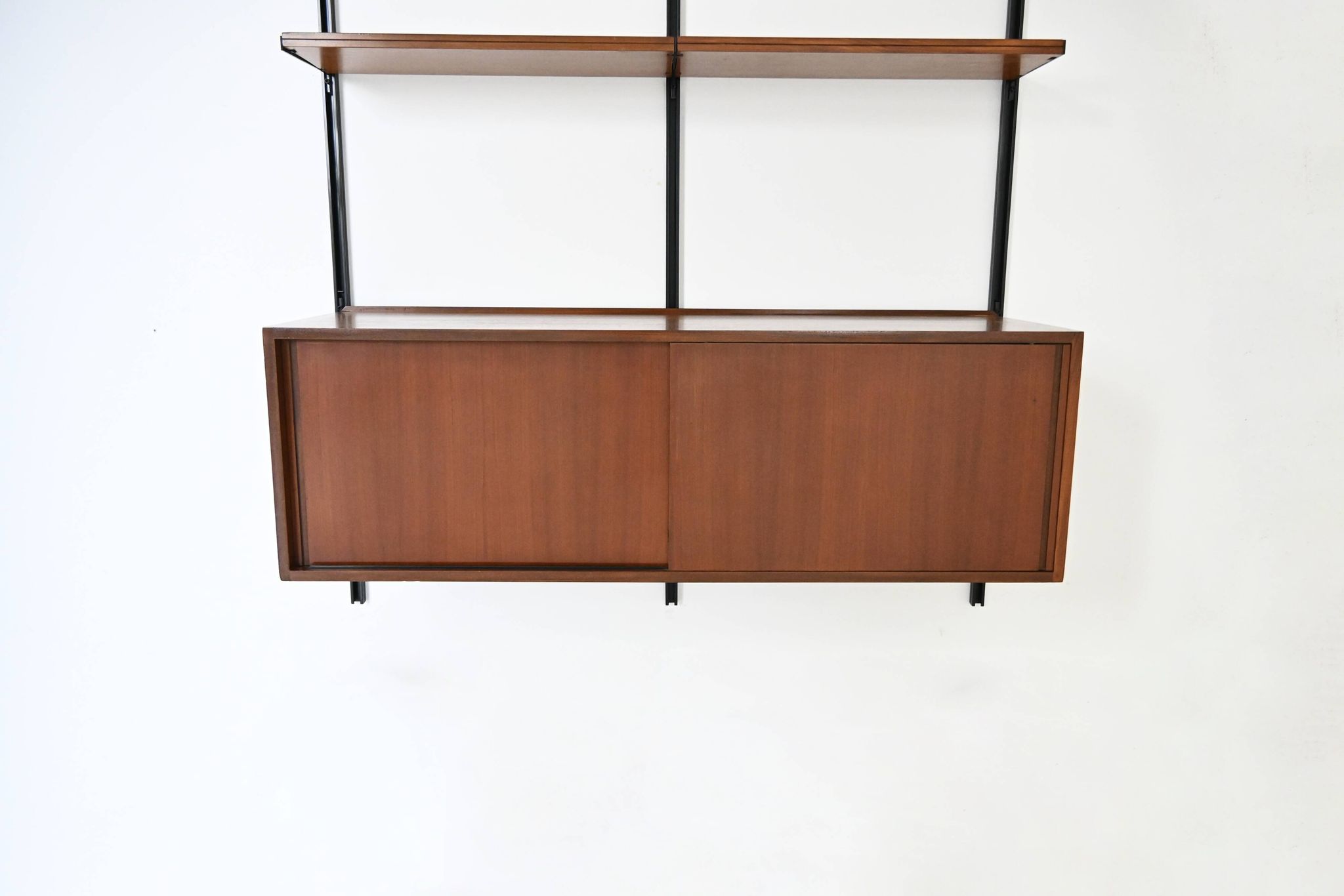 Bibliothèque murale E22 par Osvaldo Borsani pour Tecno, années 1950