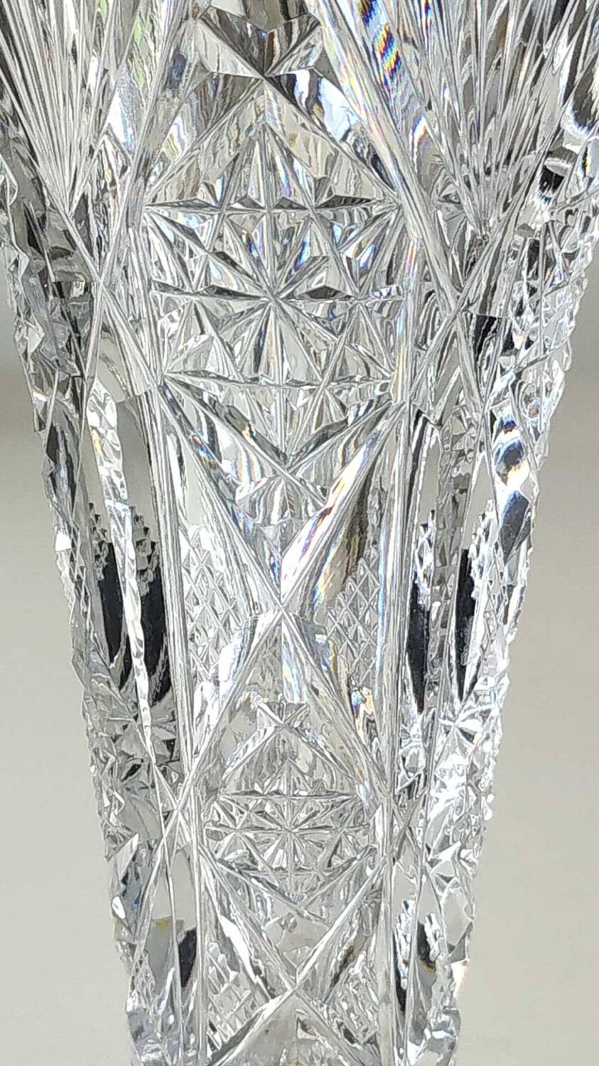 Tulip-shaped single-flower vase. Bohemian crystal. Stars/crosses, 21 cm