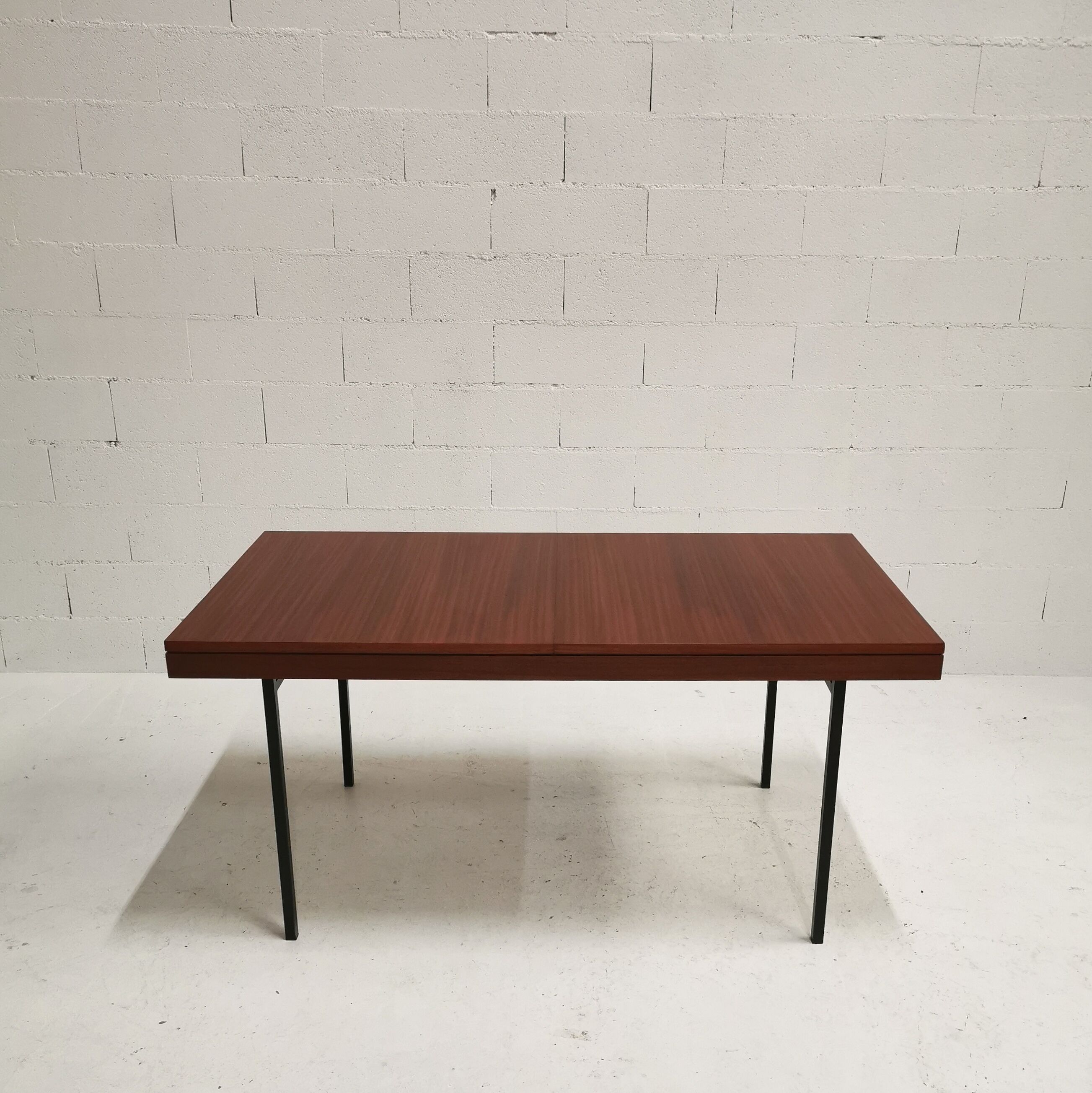 Table de repas extensible ARP  1950