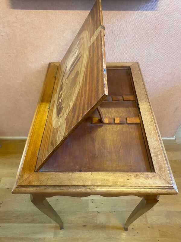 Table de style Louis XV en merisier