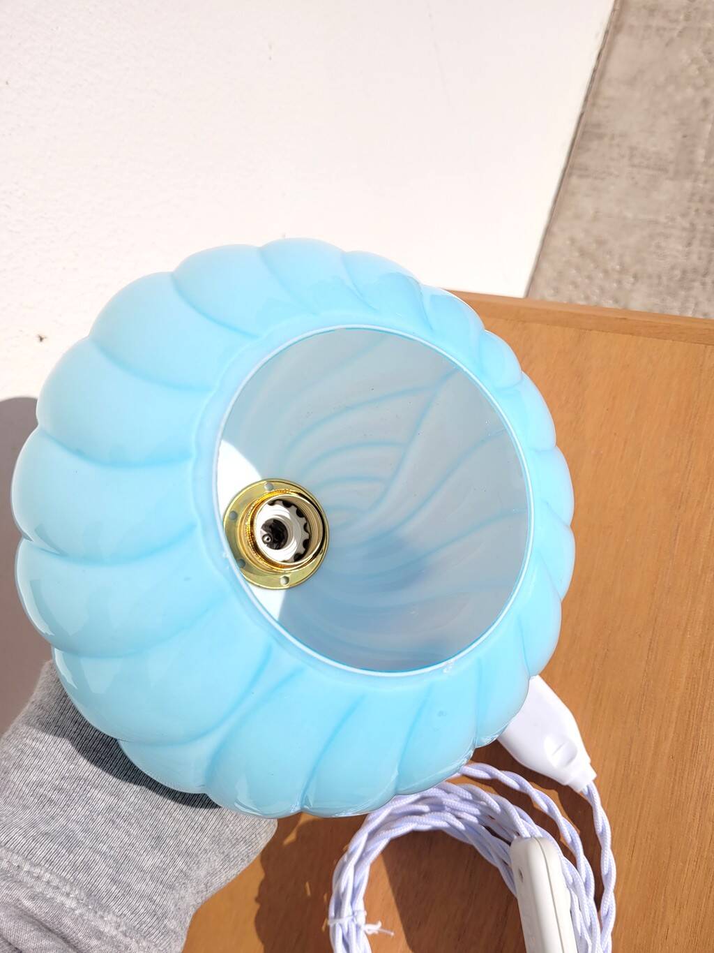 Lampe baladeuse vintage en opaline bleue