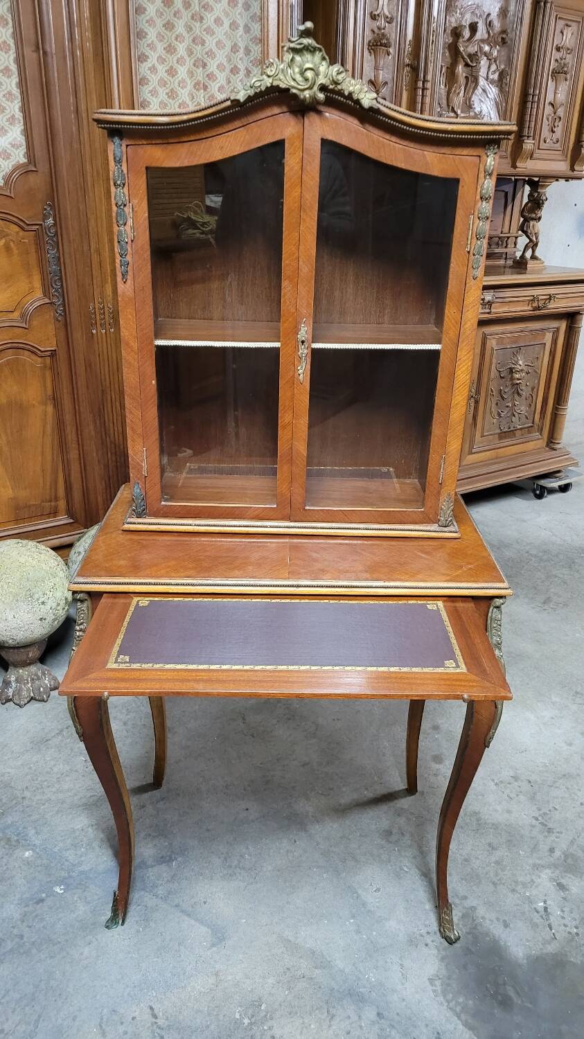 Louis XV bonheur du jour in rosewood marquetry decorated with bronze.