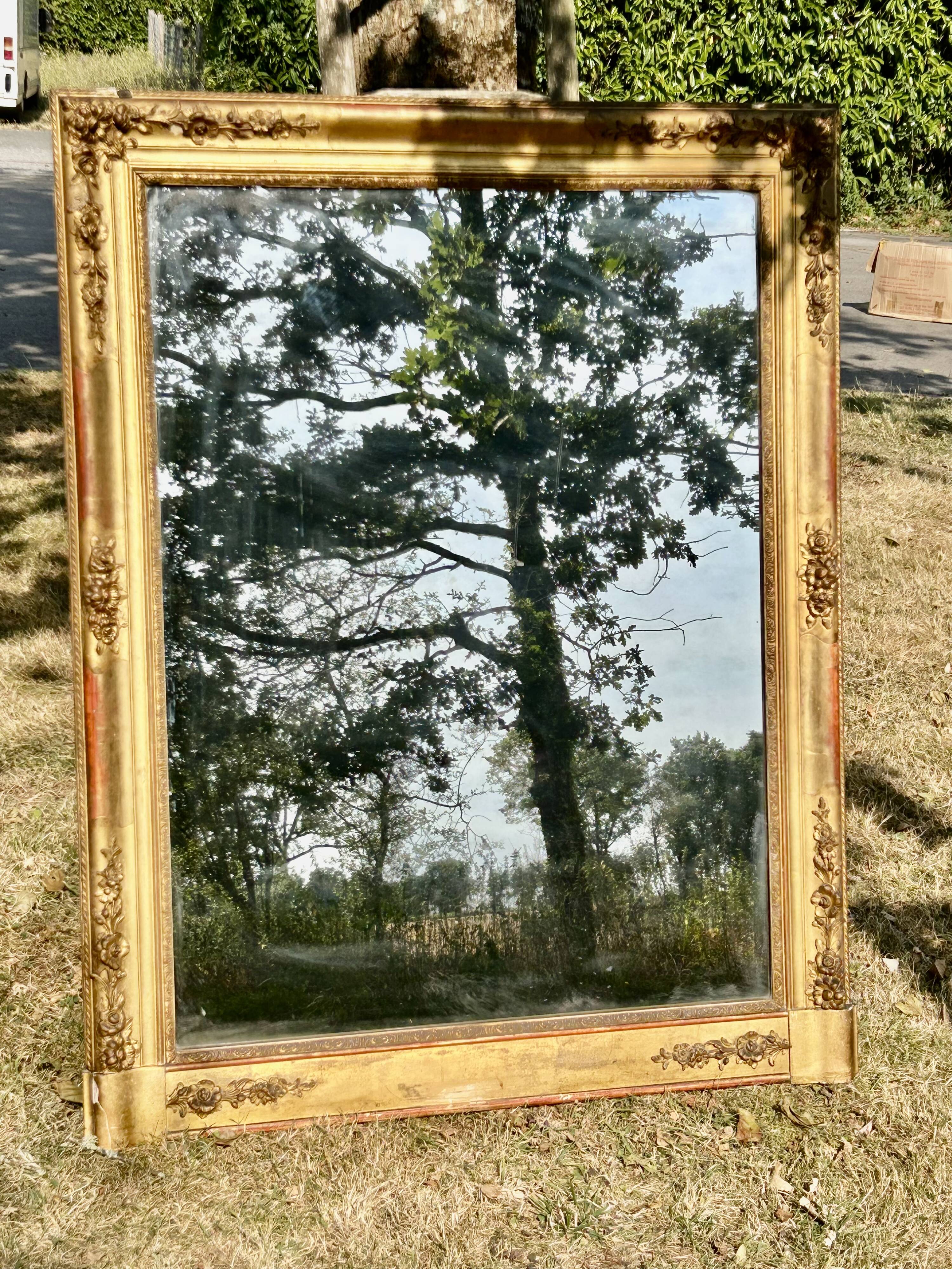 Grand miroir ancien doré à la feuille