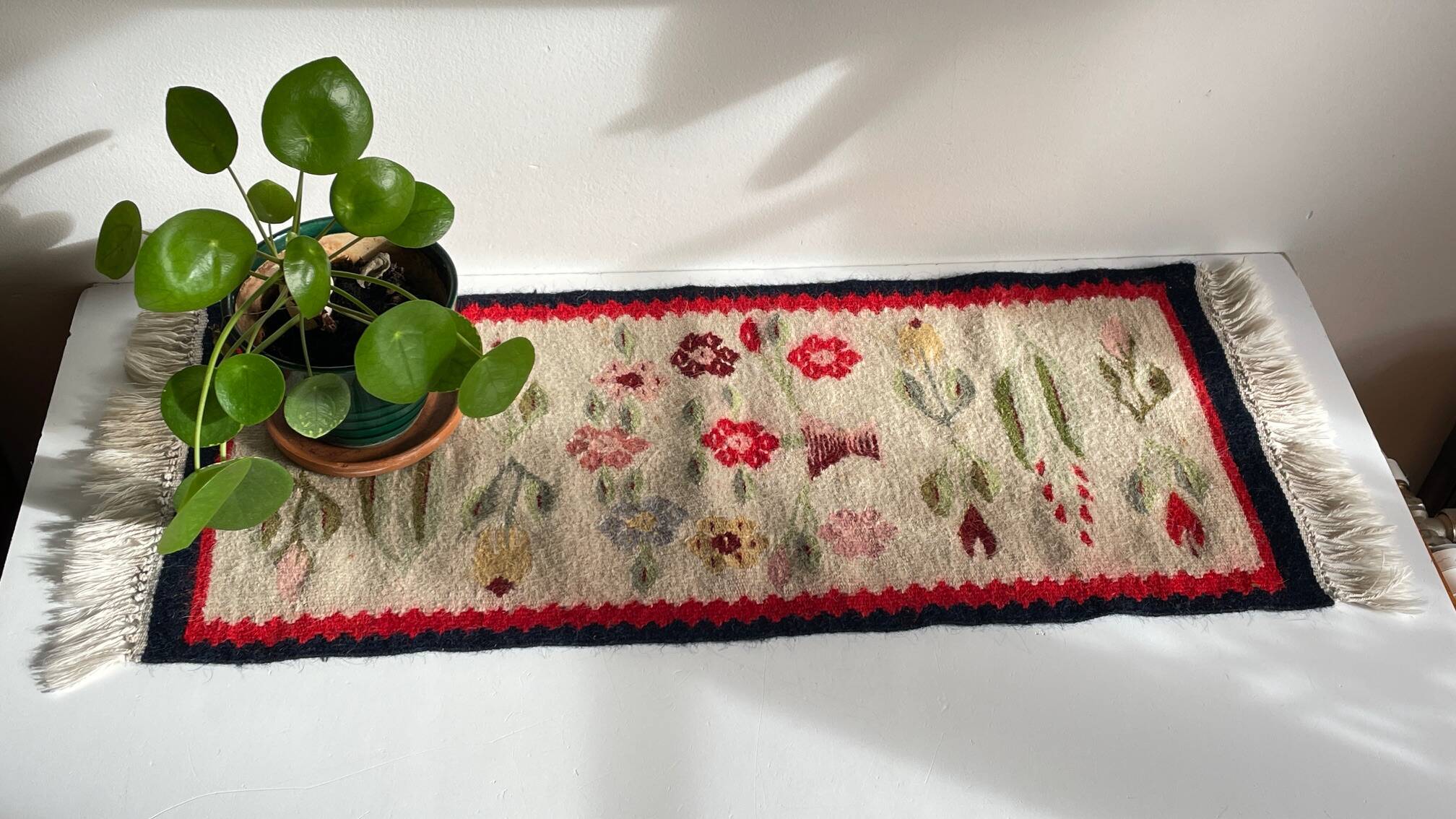 Tapis Rollakan décor de tulipes vintage