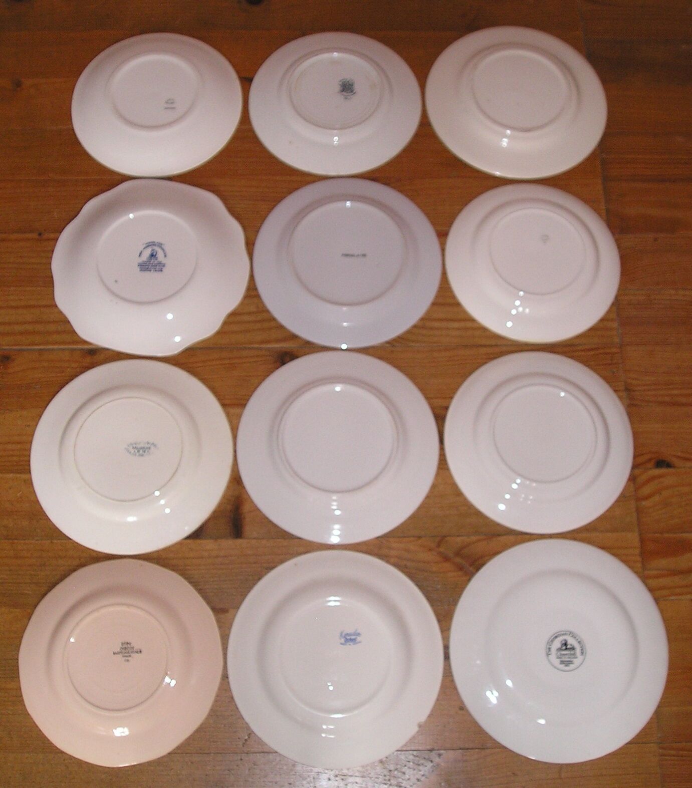 Set of 12 different flat plates