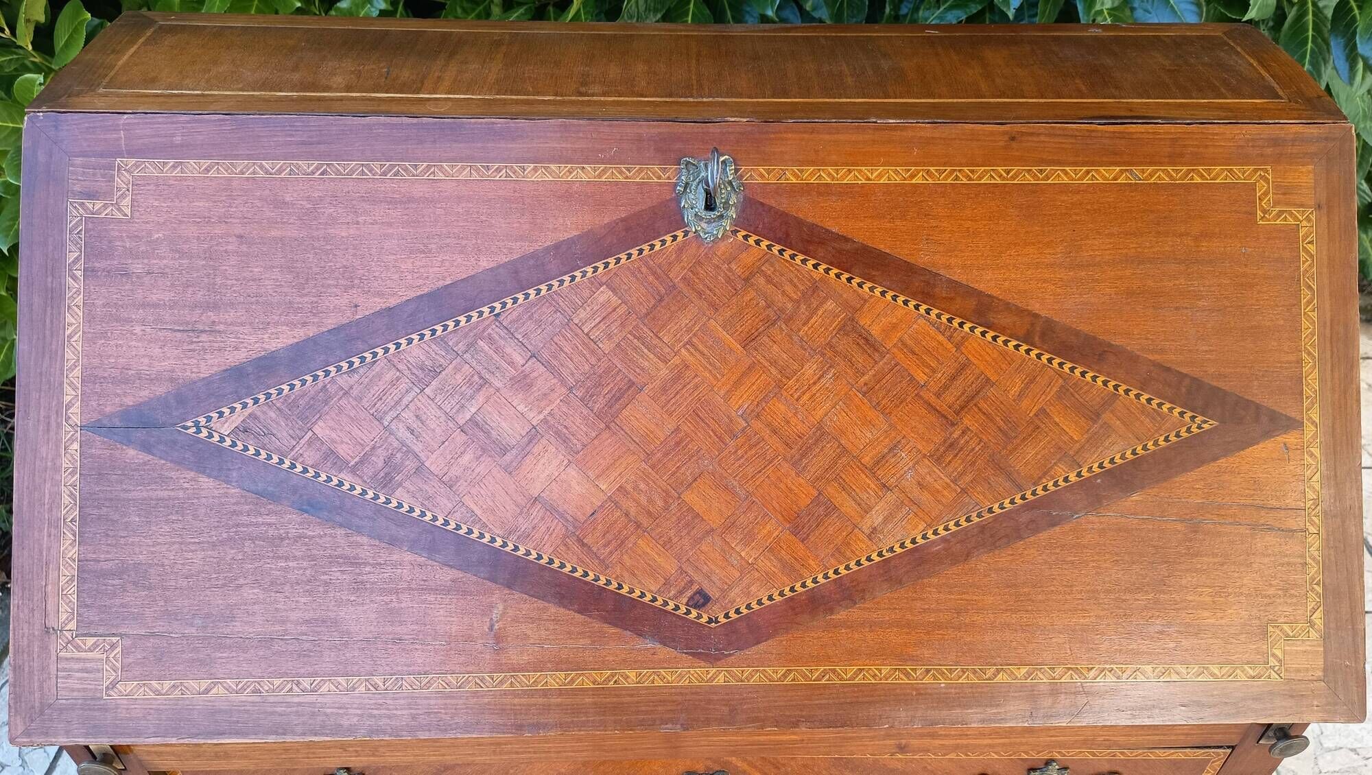 Scriban style English in mahogany.