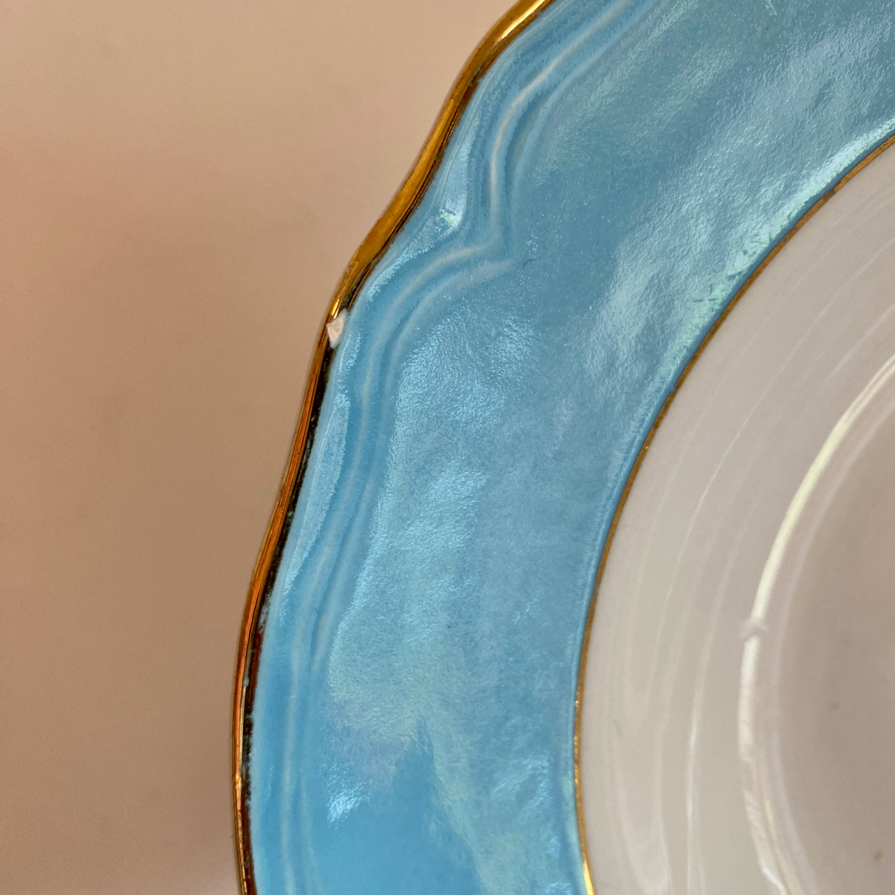 Lot de 8 assiettes creuse vintage bleues, blanches et dorées