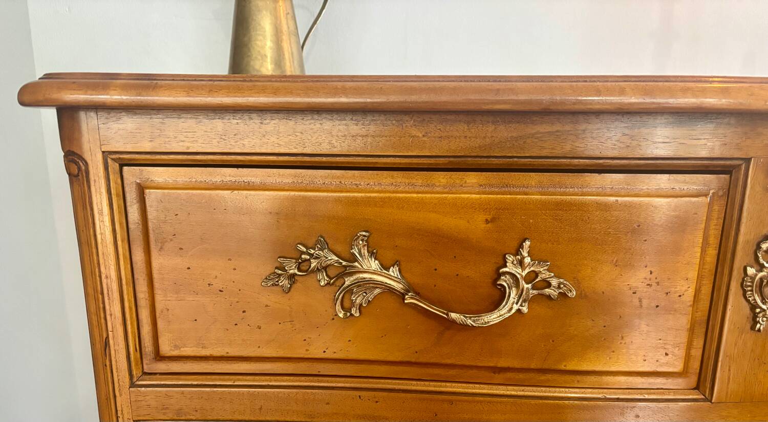 Commode style Louis XV en chêne massive