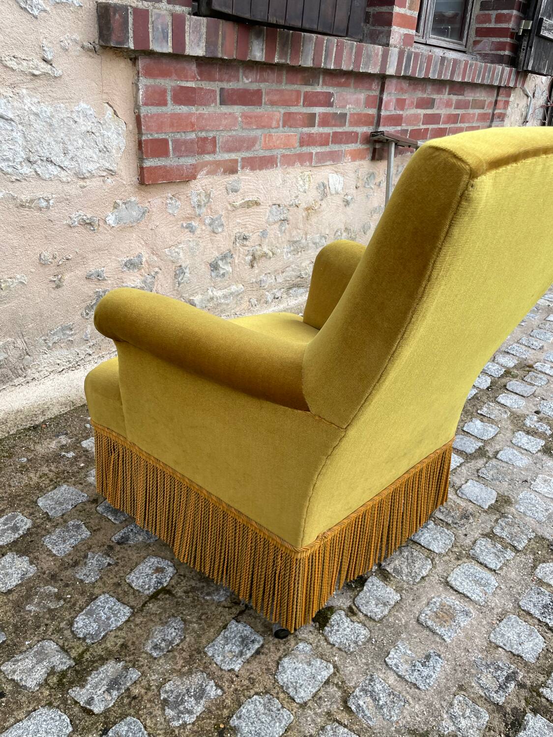 Mustard yellow velvet toad armchair with fringes