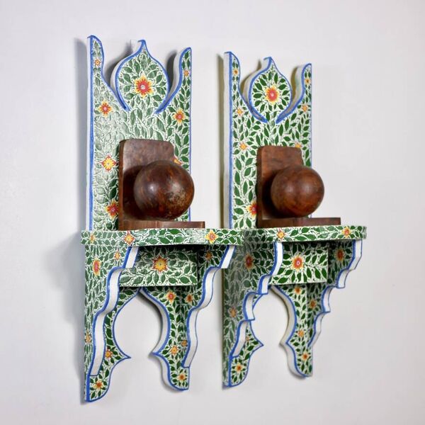 Paire de tables de chevet ou étagères tunisiennes peintes à la main