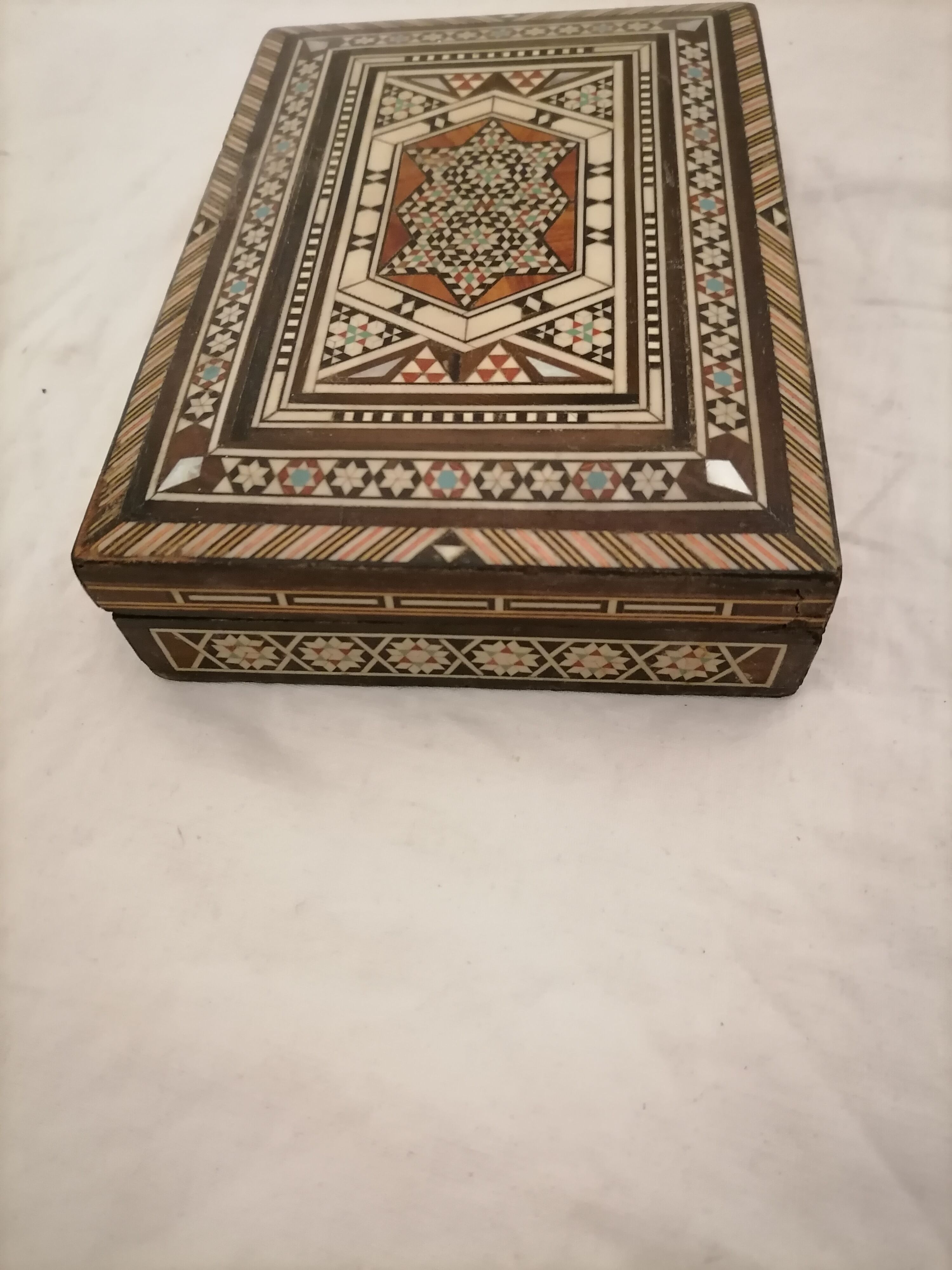 Lot of 2 oriental boxes in marquetry.