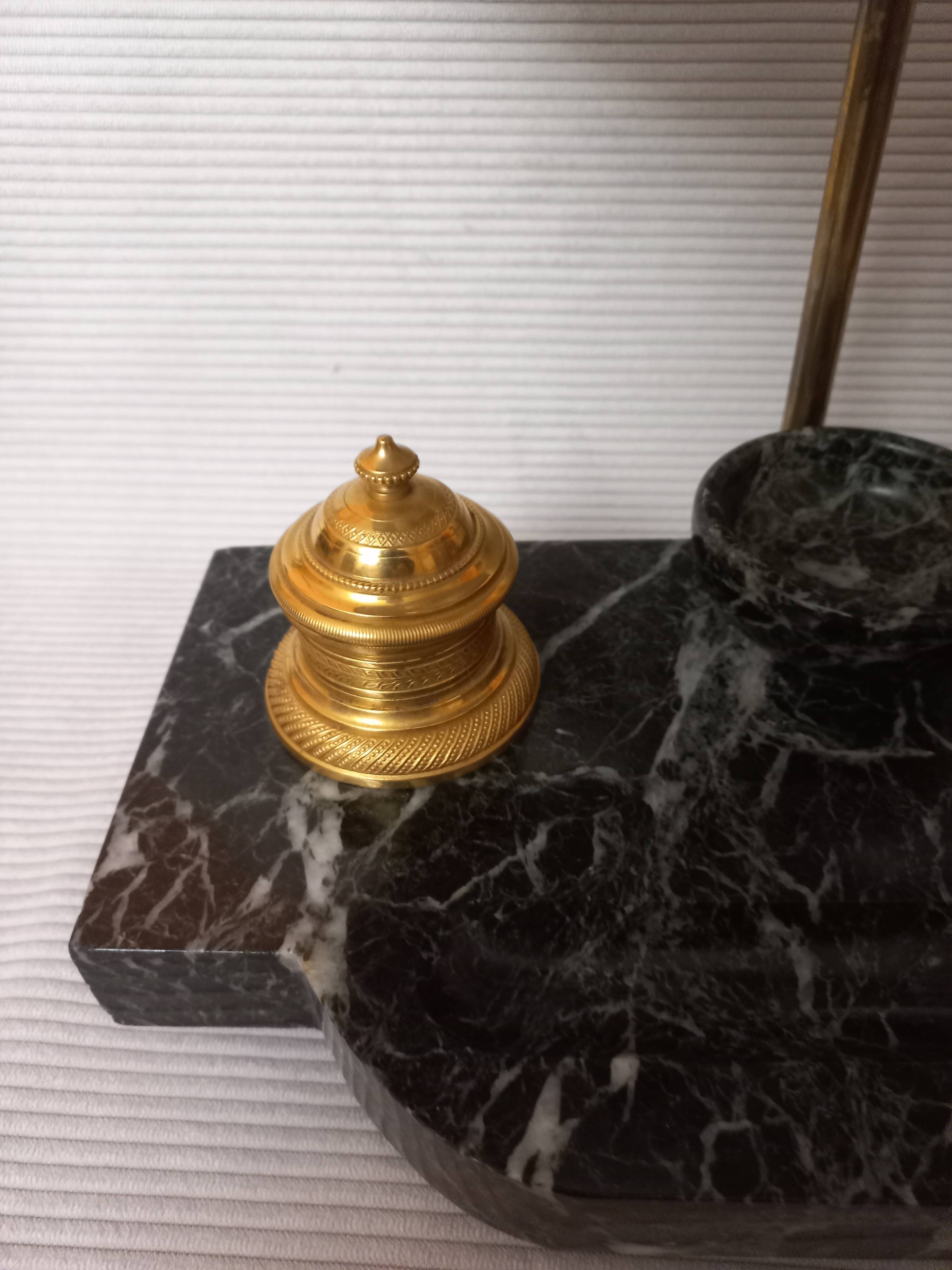 Marble and gilded bronze inkwell lamp