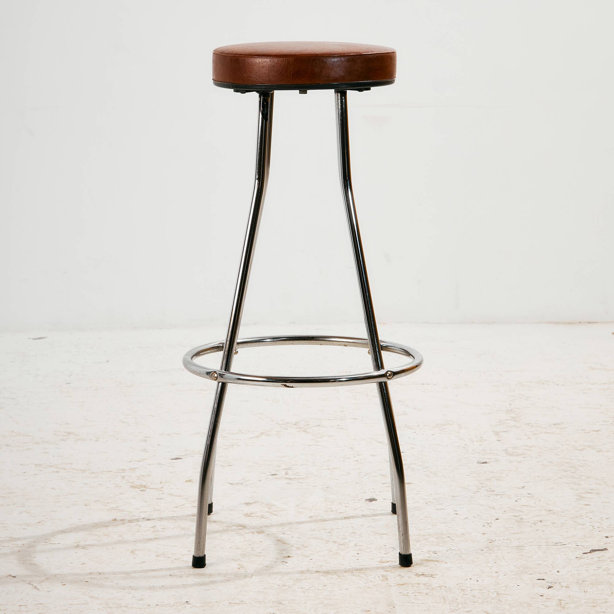 Tubular bar stool