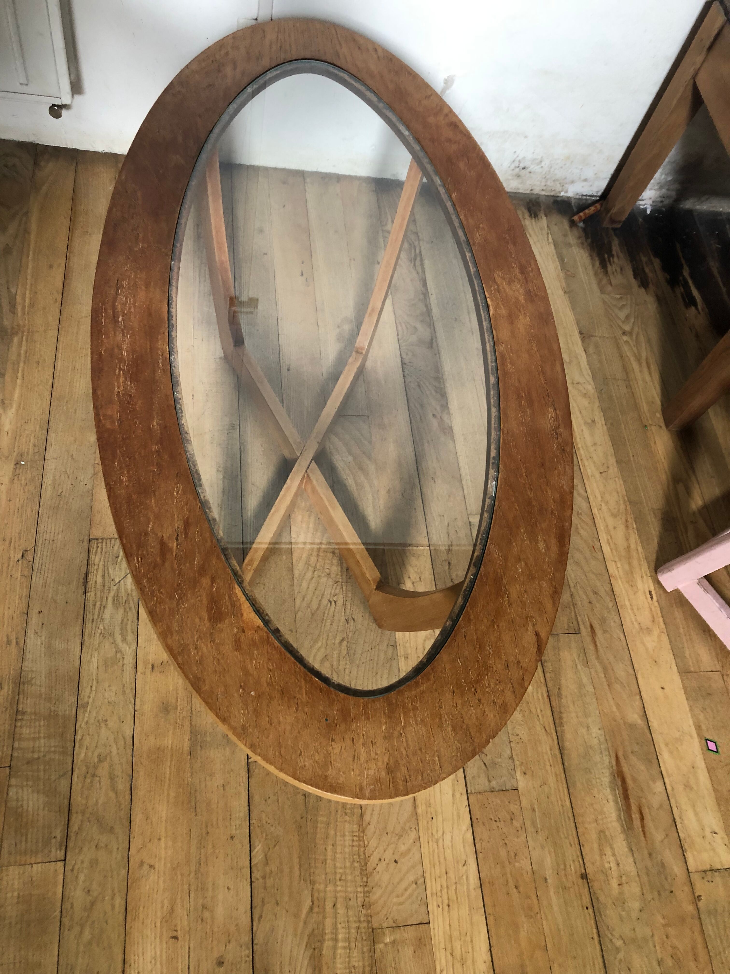 Oval coffee table
