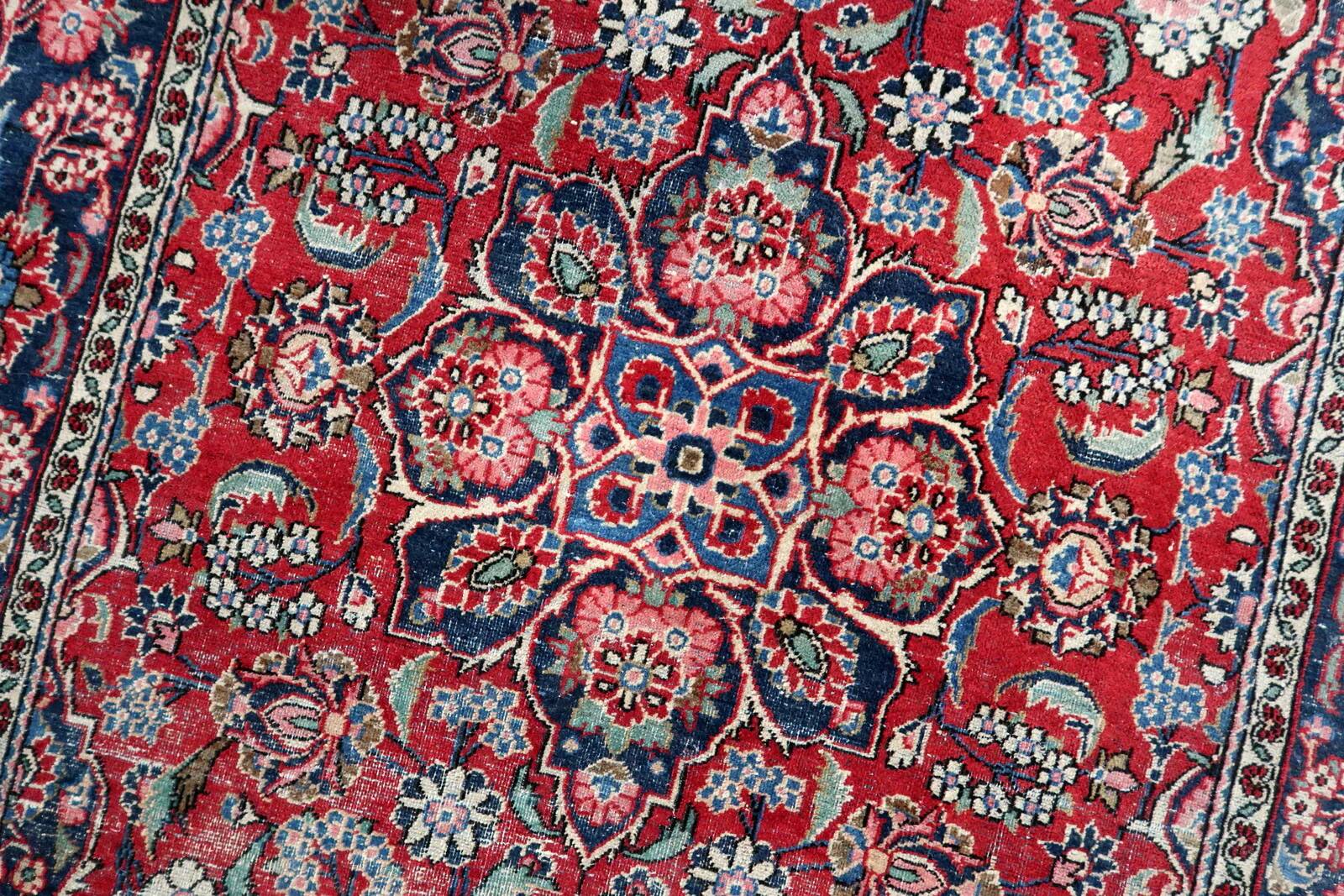 Handmade 1920s Persian Kashan rug 134 x 208 cm - deep ruby & indigo (1C1194)