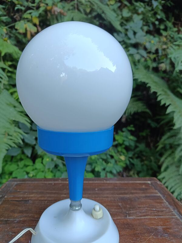 Lampe boule Space Age en opaline blanche et plastique bleu, année 1970