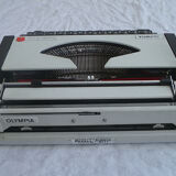 Typewriter olympia traveller de luxe