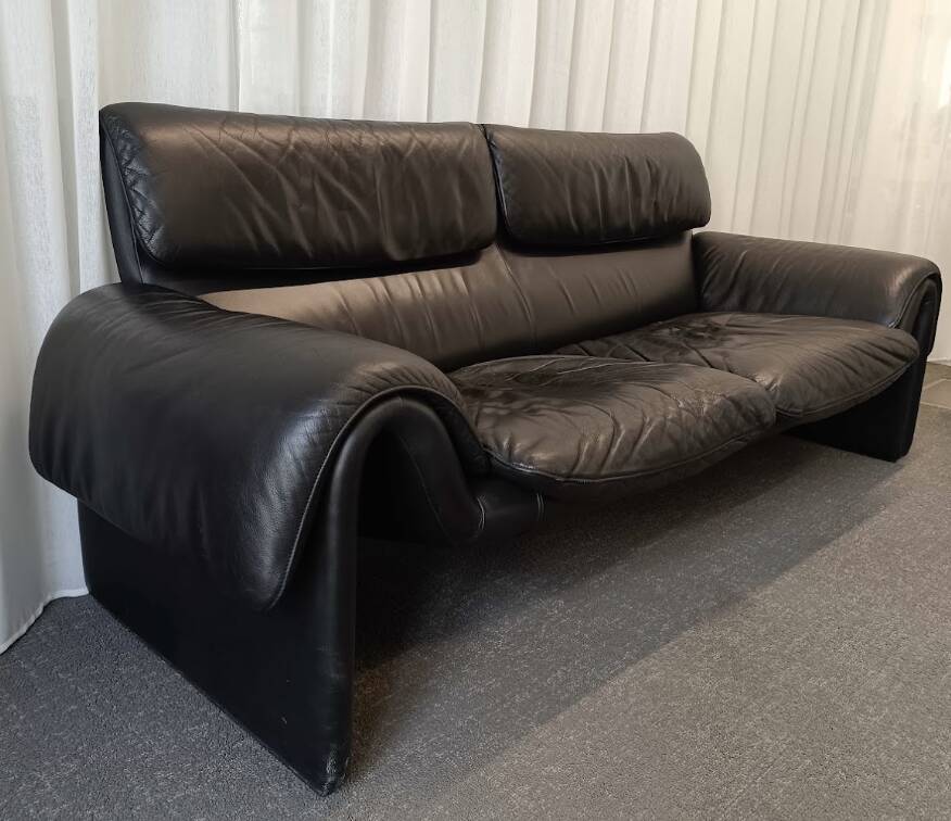 Canapé De Sede en cuir noir, design sculptural, Suisse