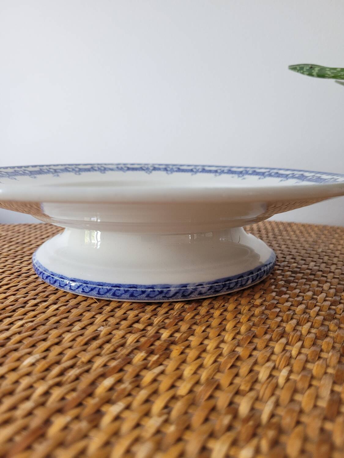 Mikado plate on pedestal from Orchies