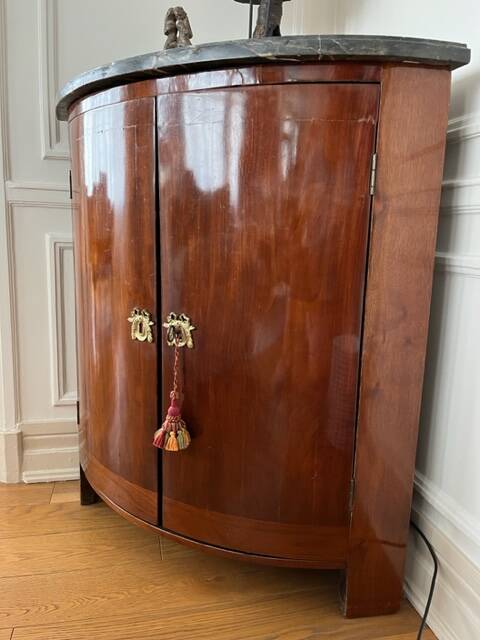 Mahogany corner