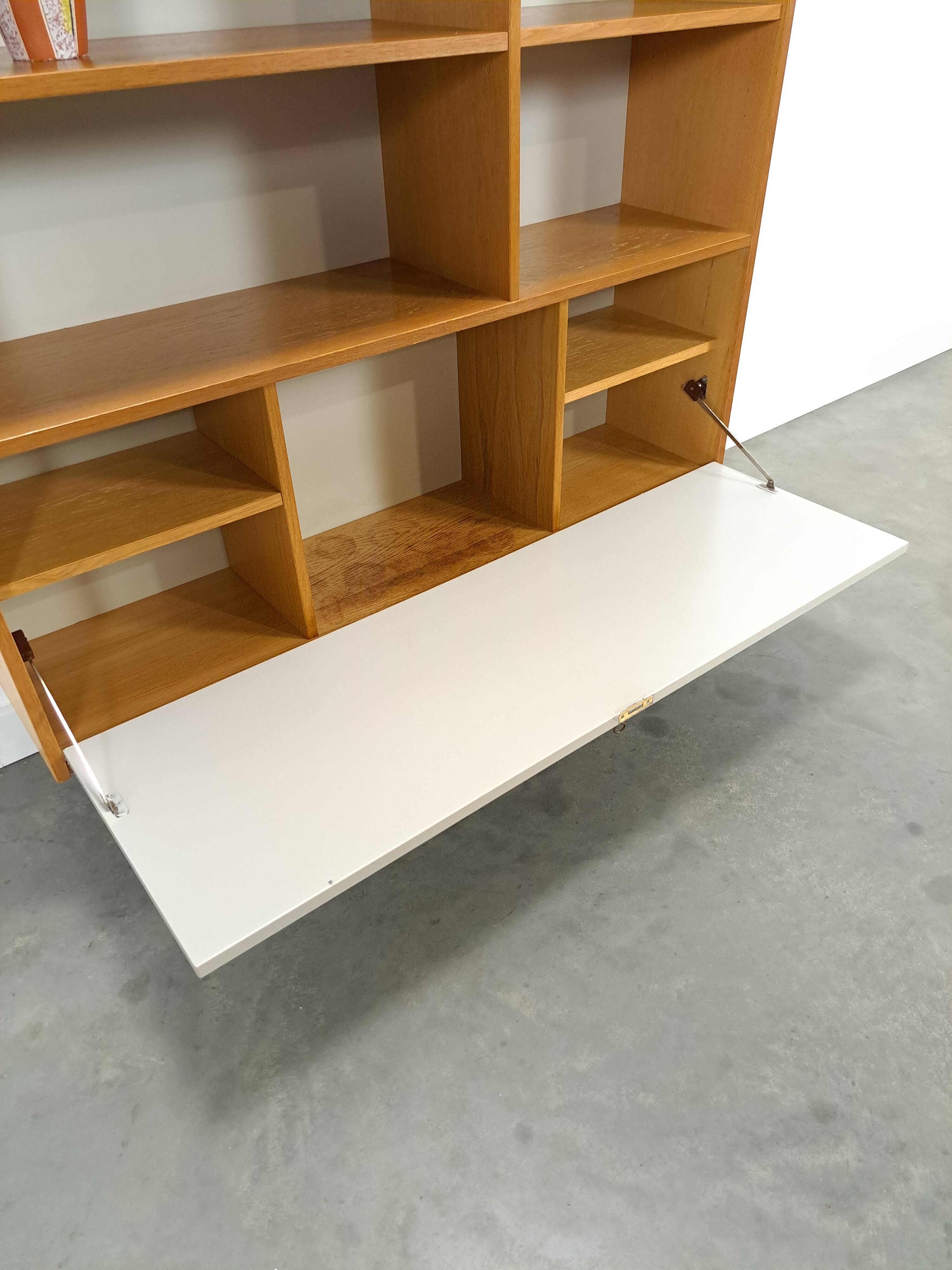 Deens Domino Mobler kast met klepdeur