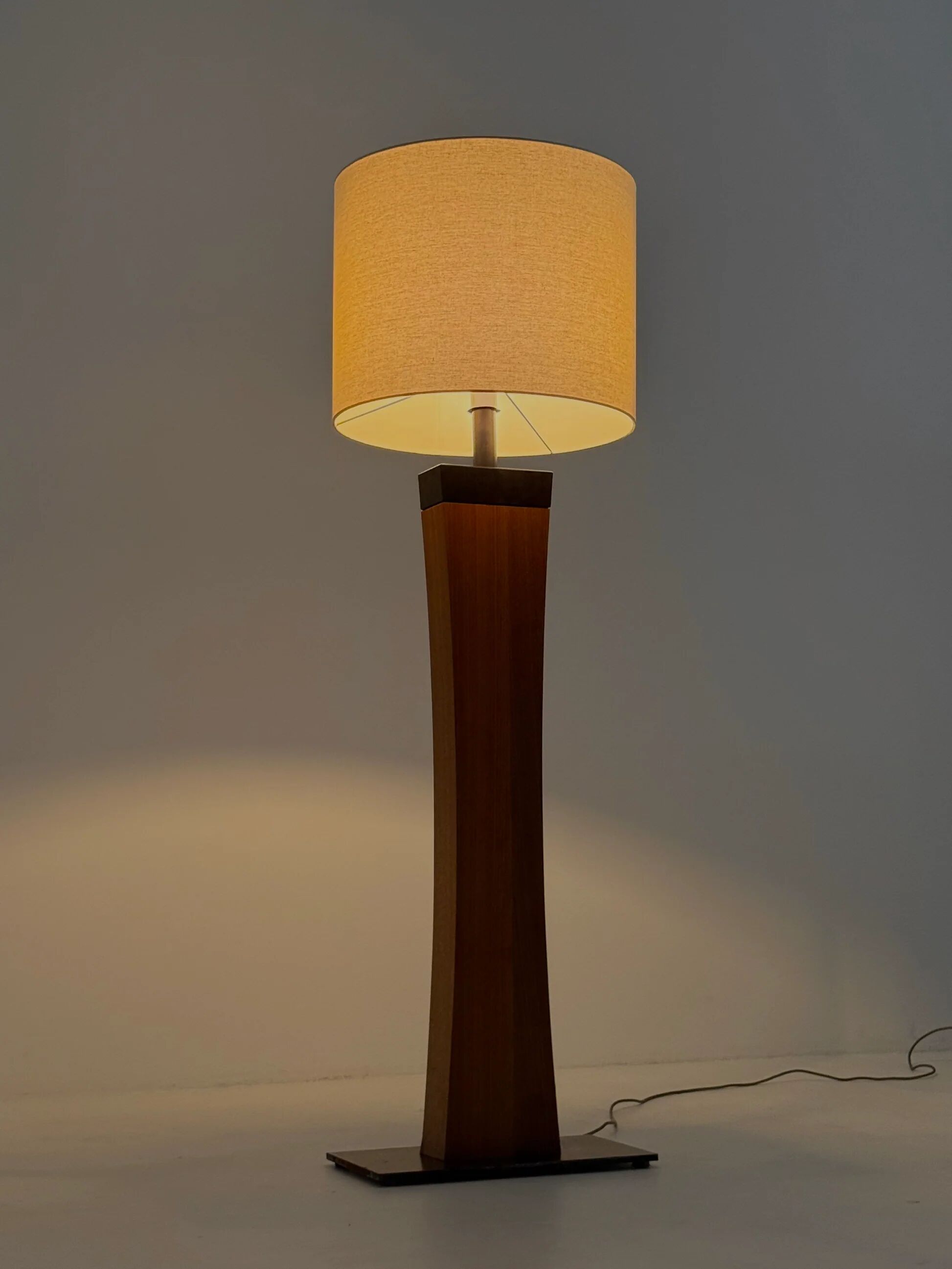 Lampe de sol en teck des années 50 italienne