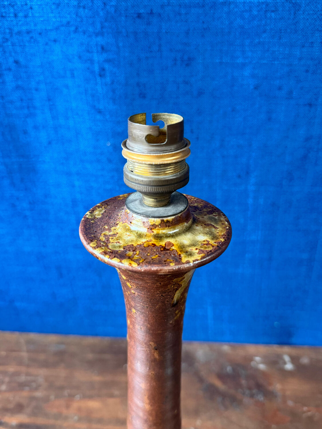 Glazed stoneware desk lamp in free form, 1950s-60s.