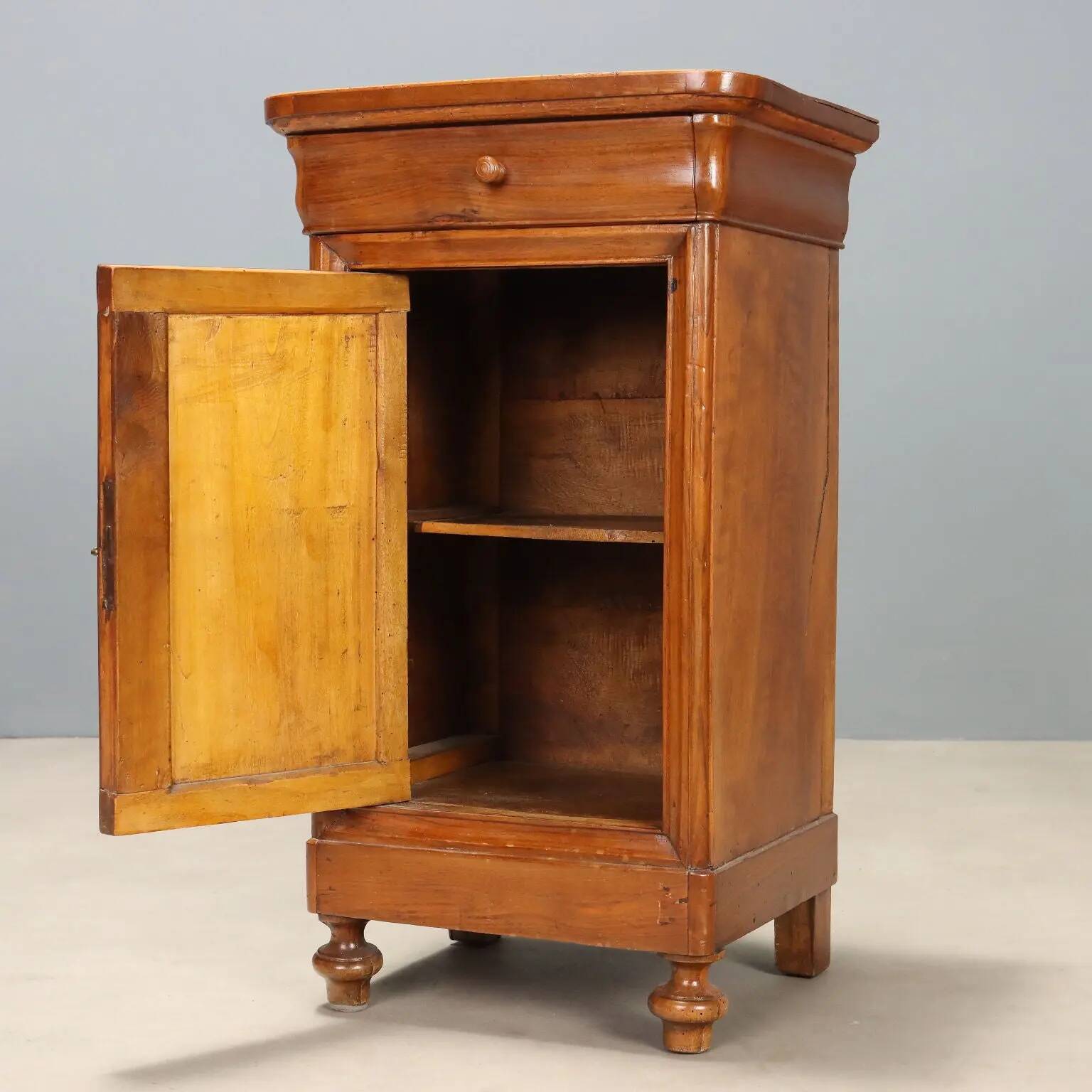 Antique Louis-Philippe bedside table in walnut with drawer, Italy, 19th century.