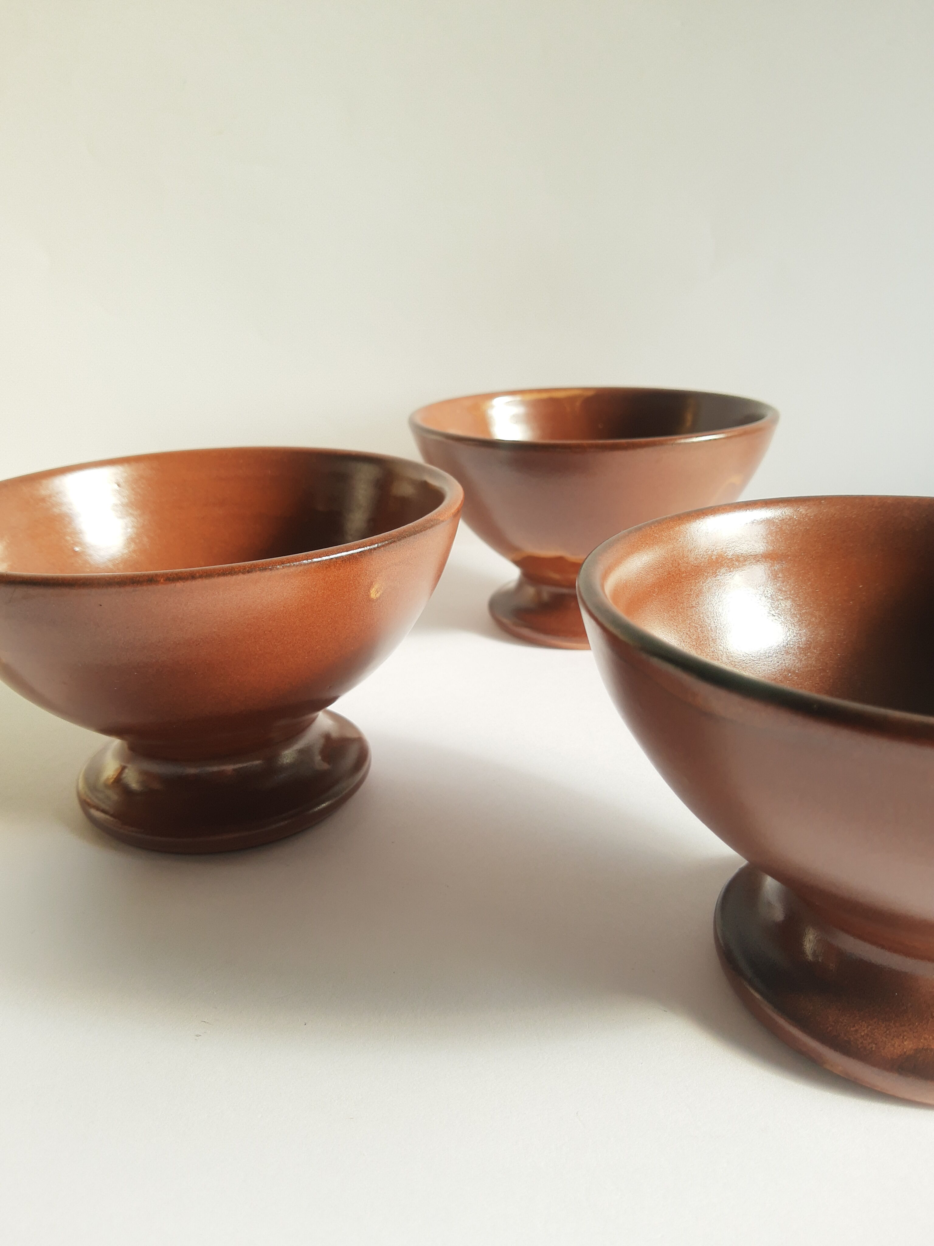 Set of 3 vintage ceramic arts brown piedouche bowls