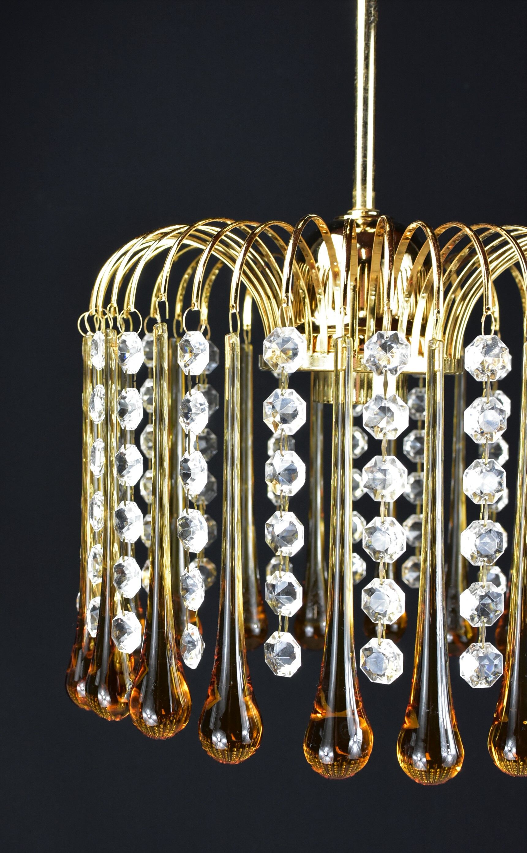 Suspension with tassels drops of water an glass
